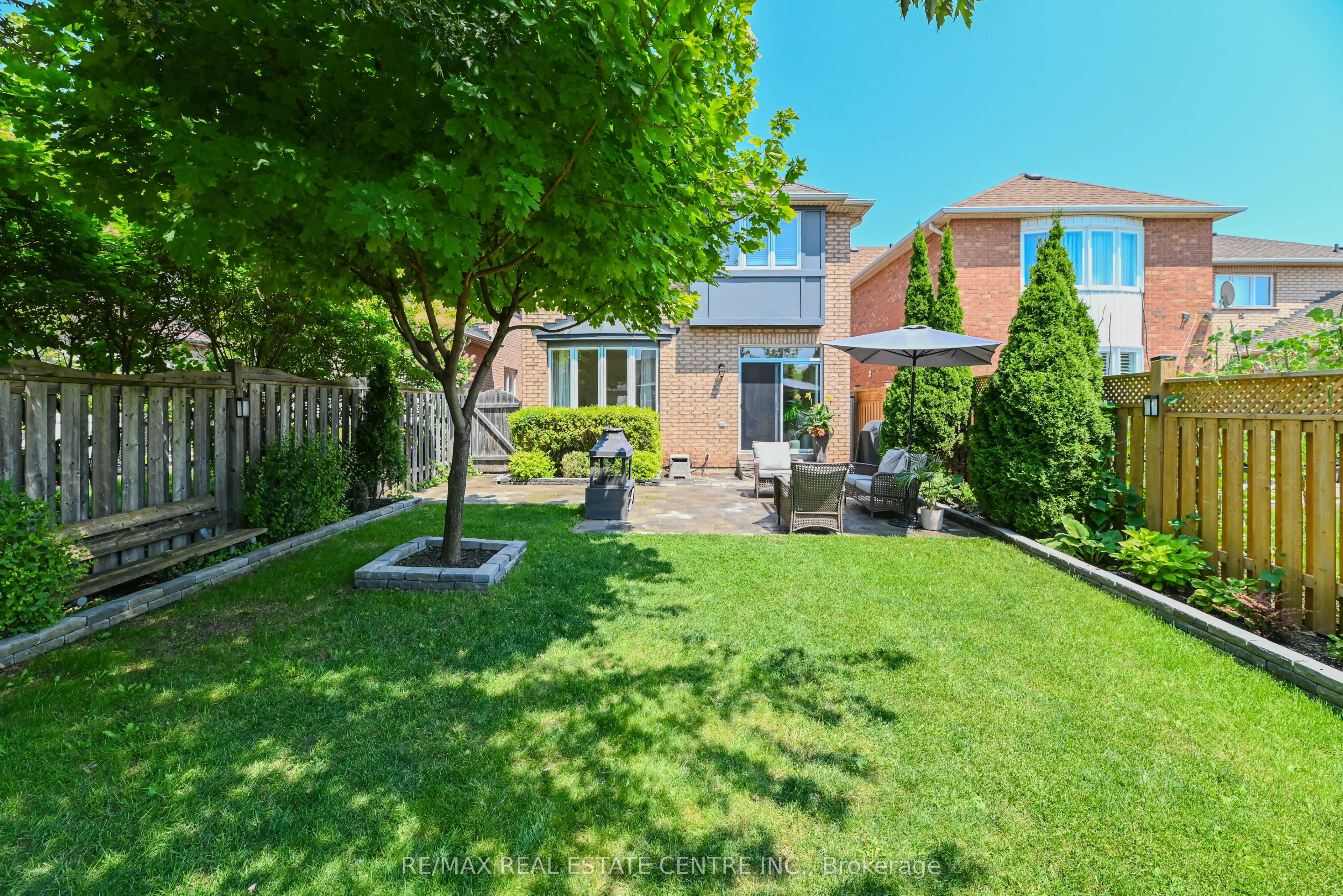 2498 Longridge Crescent