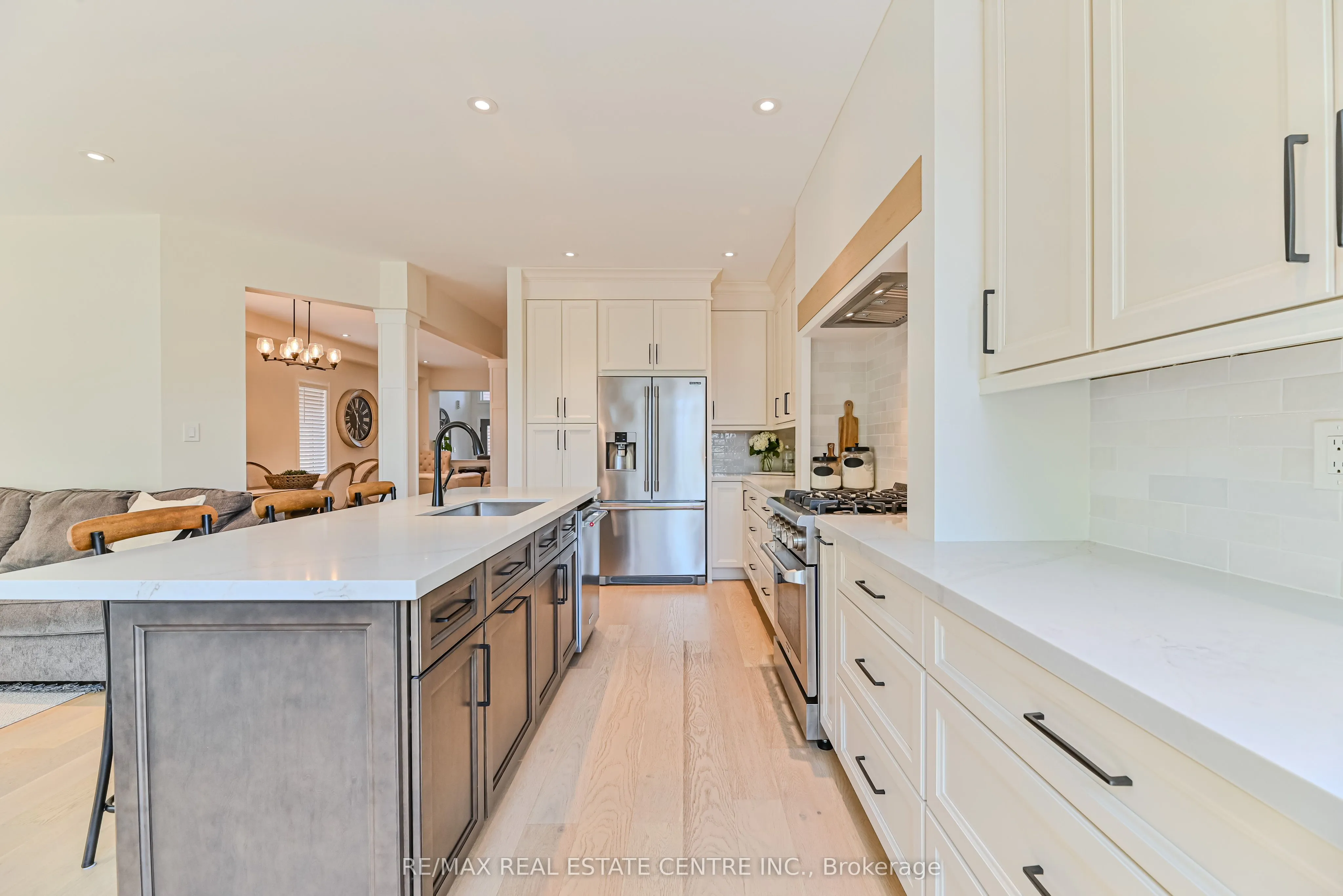 2498 Longridge Crescent