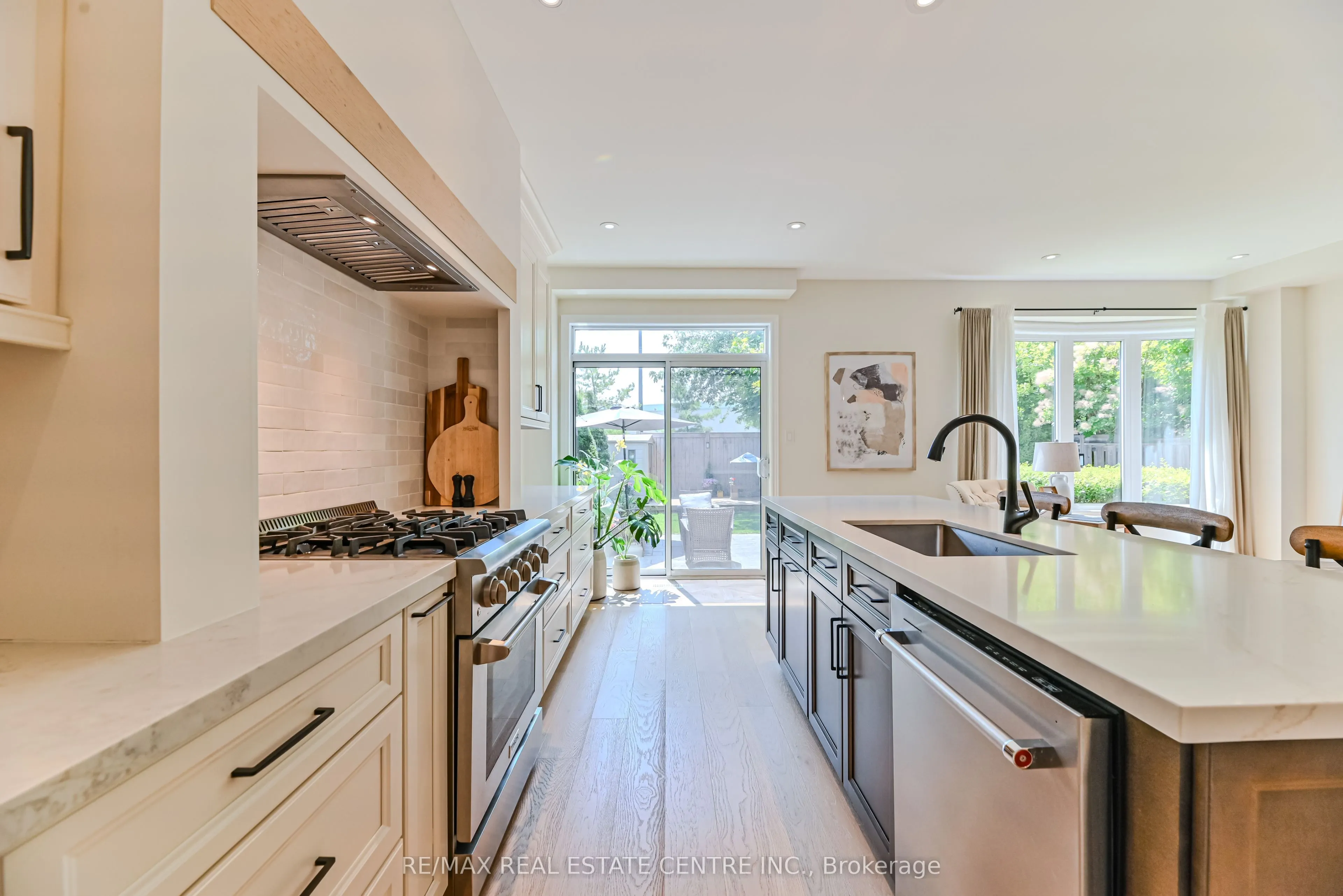 2498 Longridge Crescent