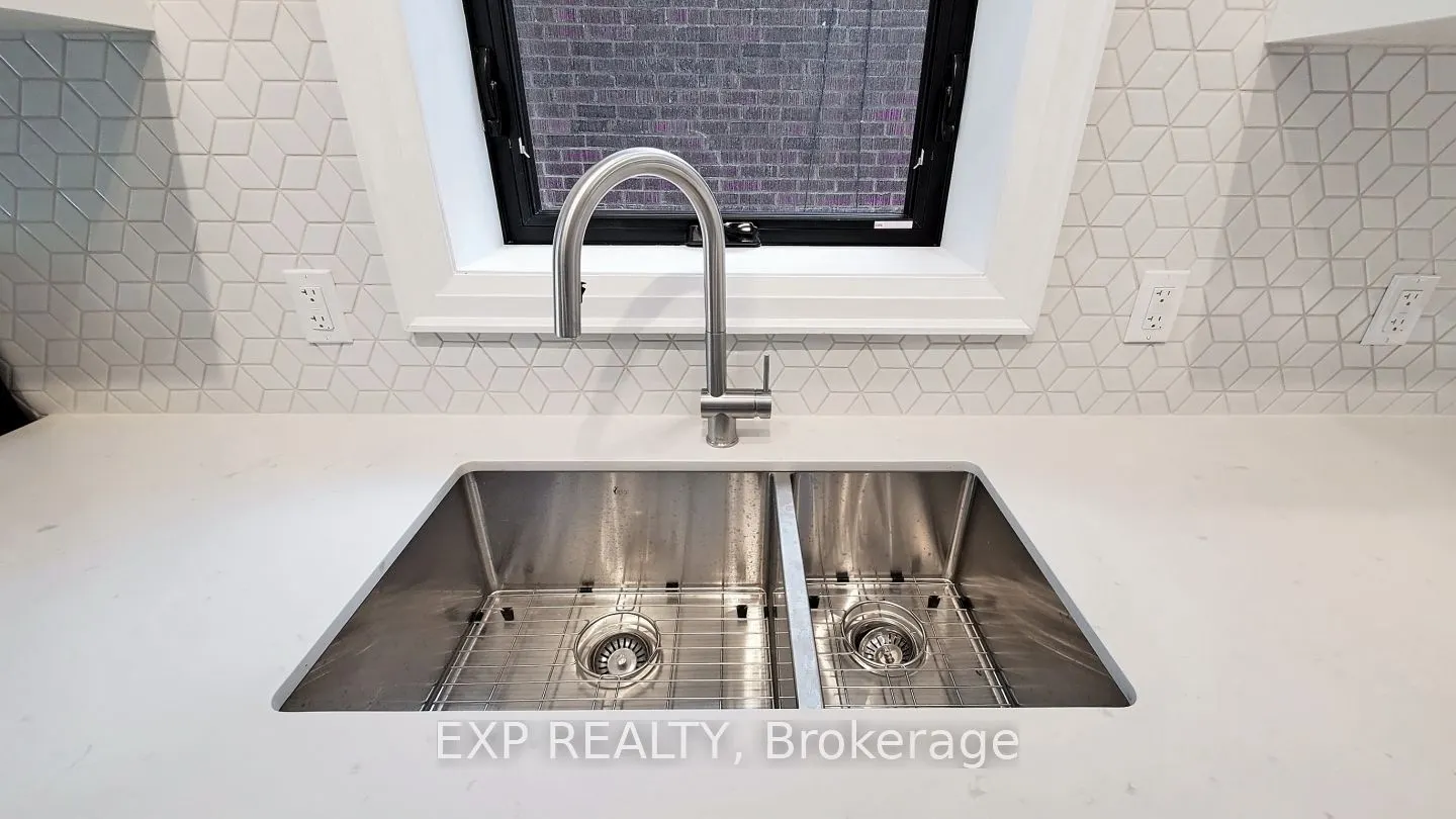 218 Howard Park Avenue, #2