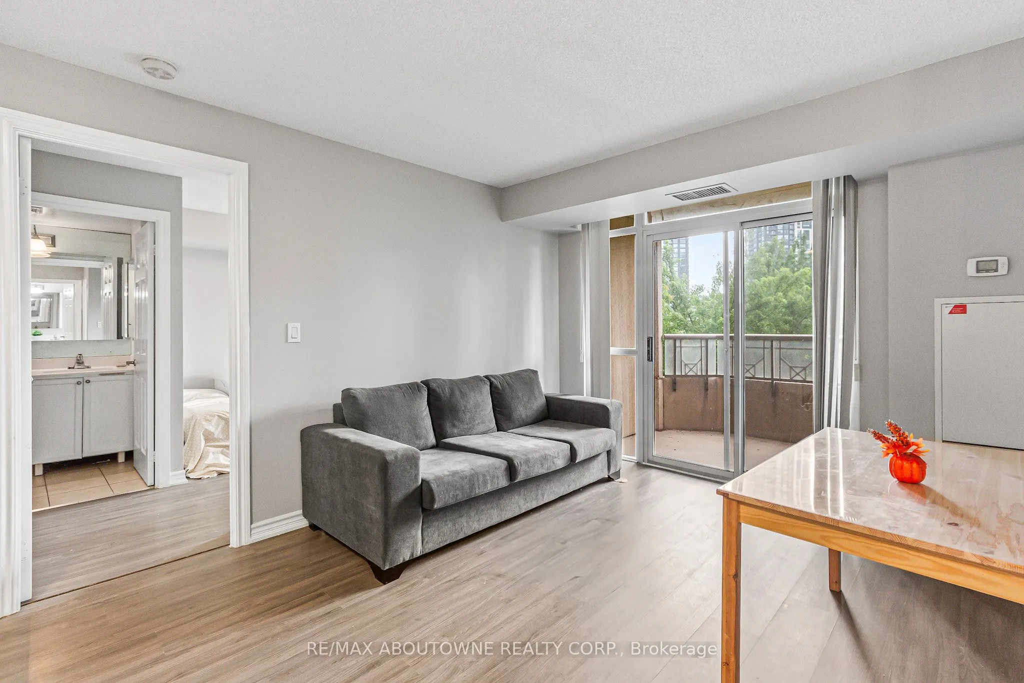 310 Burnhamthorpe Road W, #401