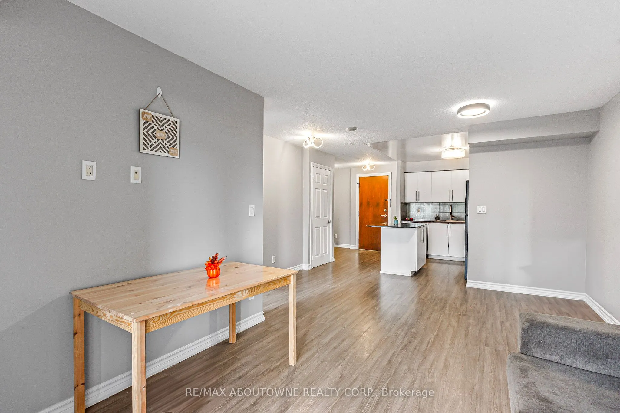 310 Burnhamthorpe Road W, #401
