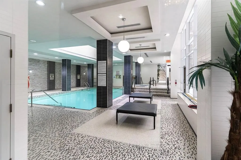 310 Burnhamthorpe Road W, #401