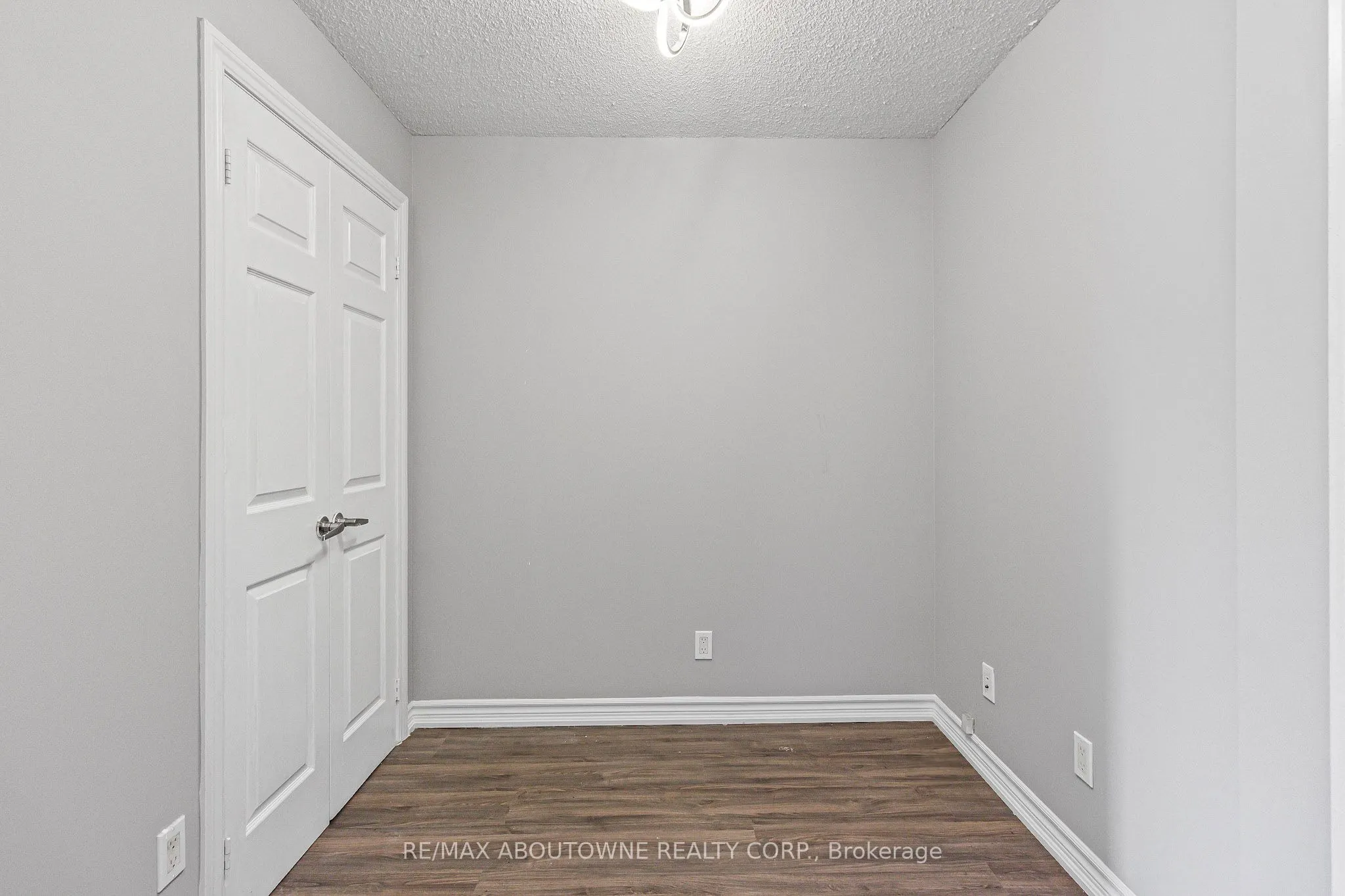 310 Burnhamthorpe Road W, #401