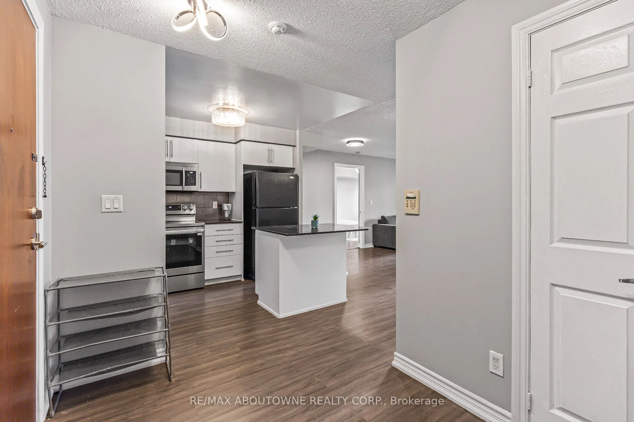 310 Burnhamthorpe Road W, #401