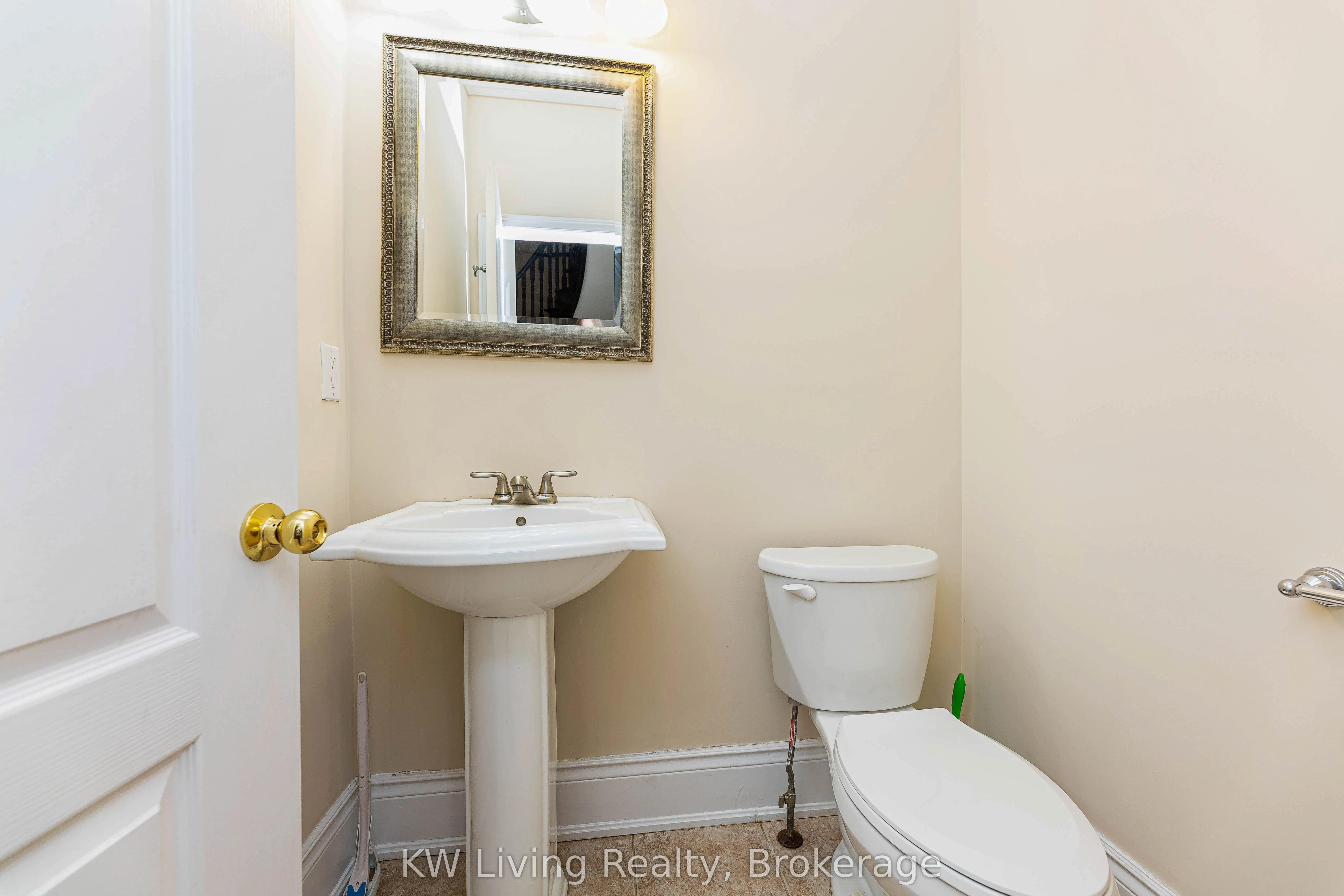 1182 Woodington Lane