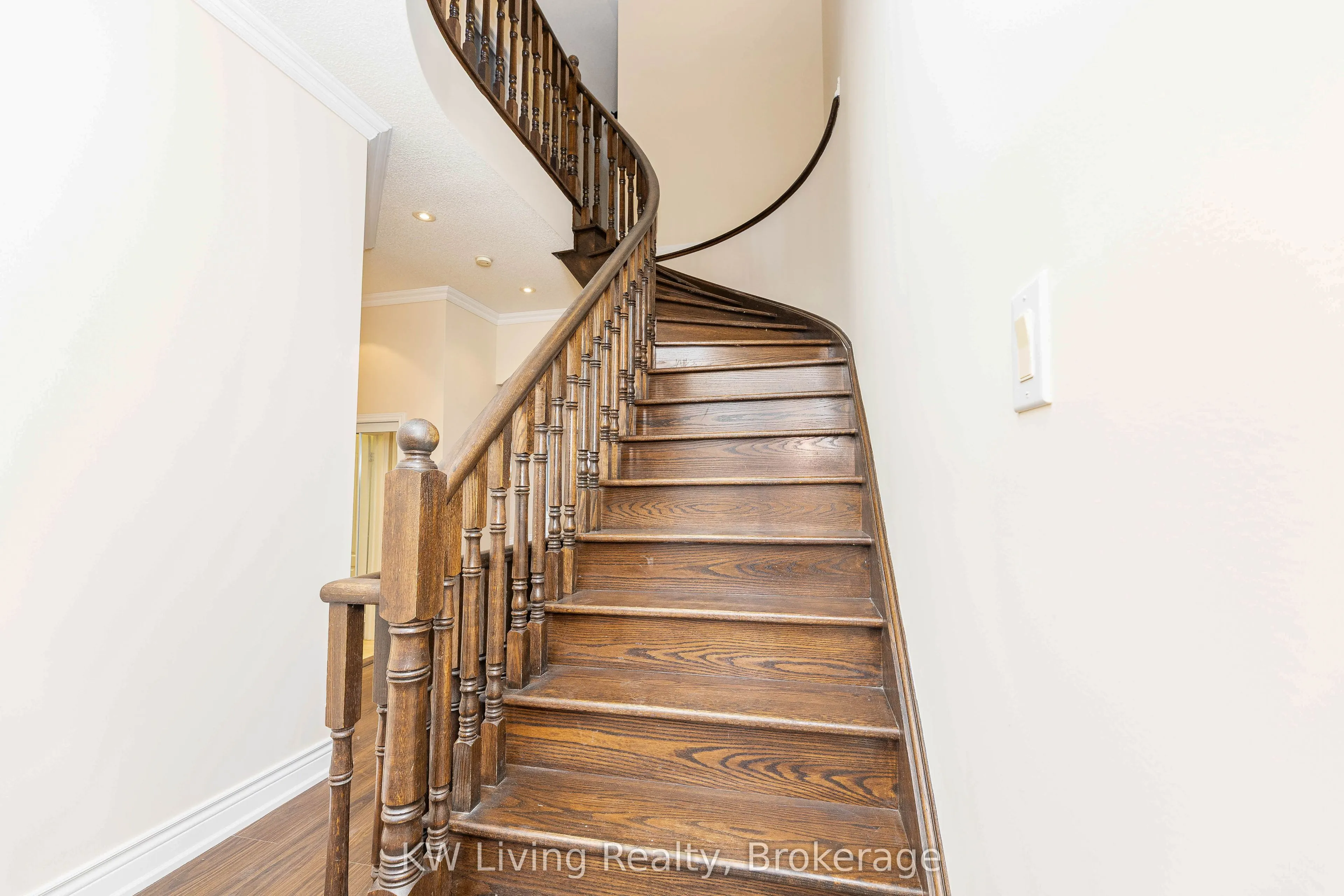 1182 Woodington Lane