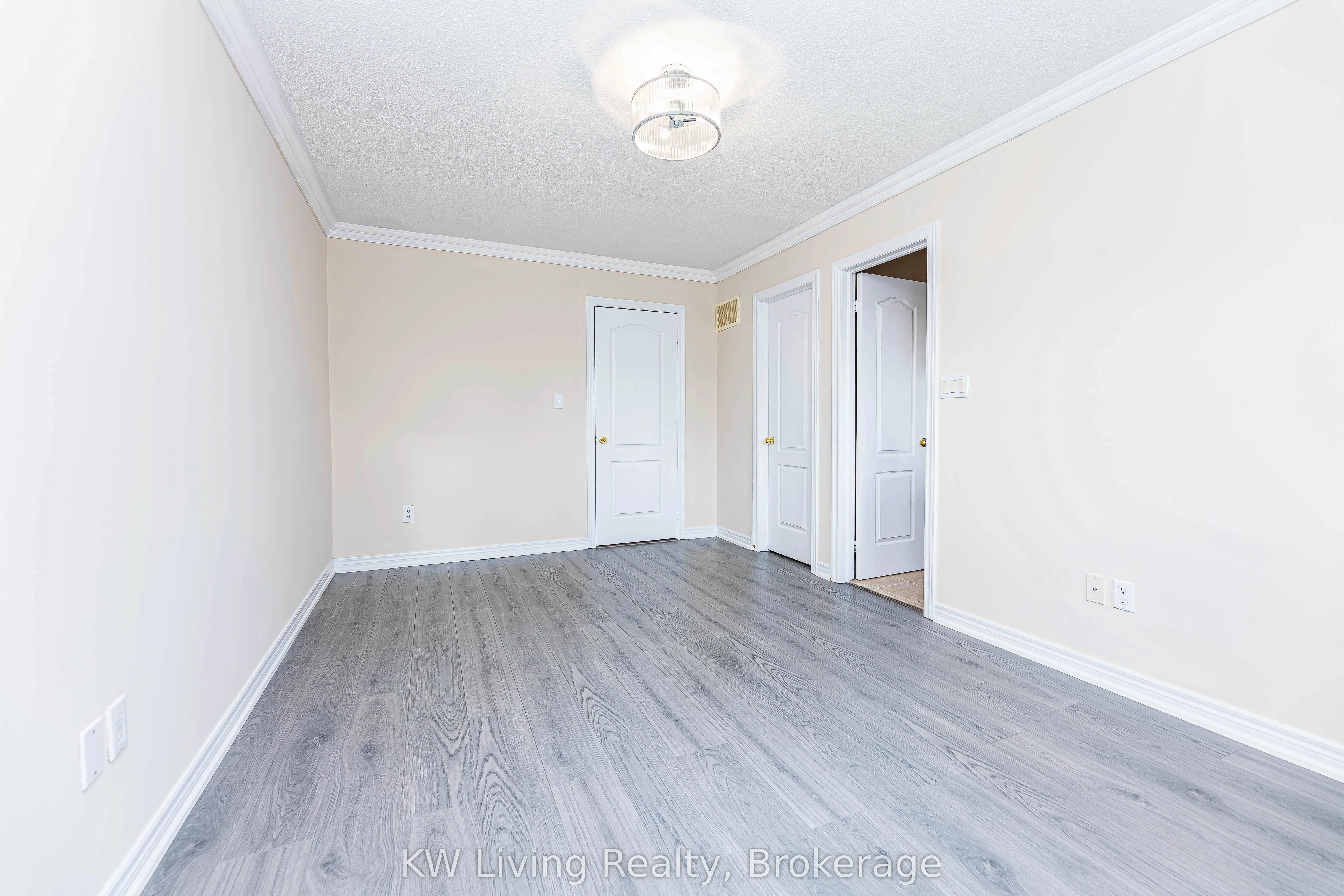 1182 Woodington Lane