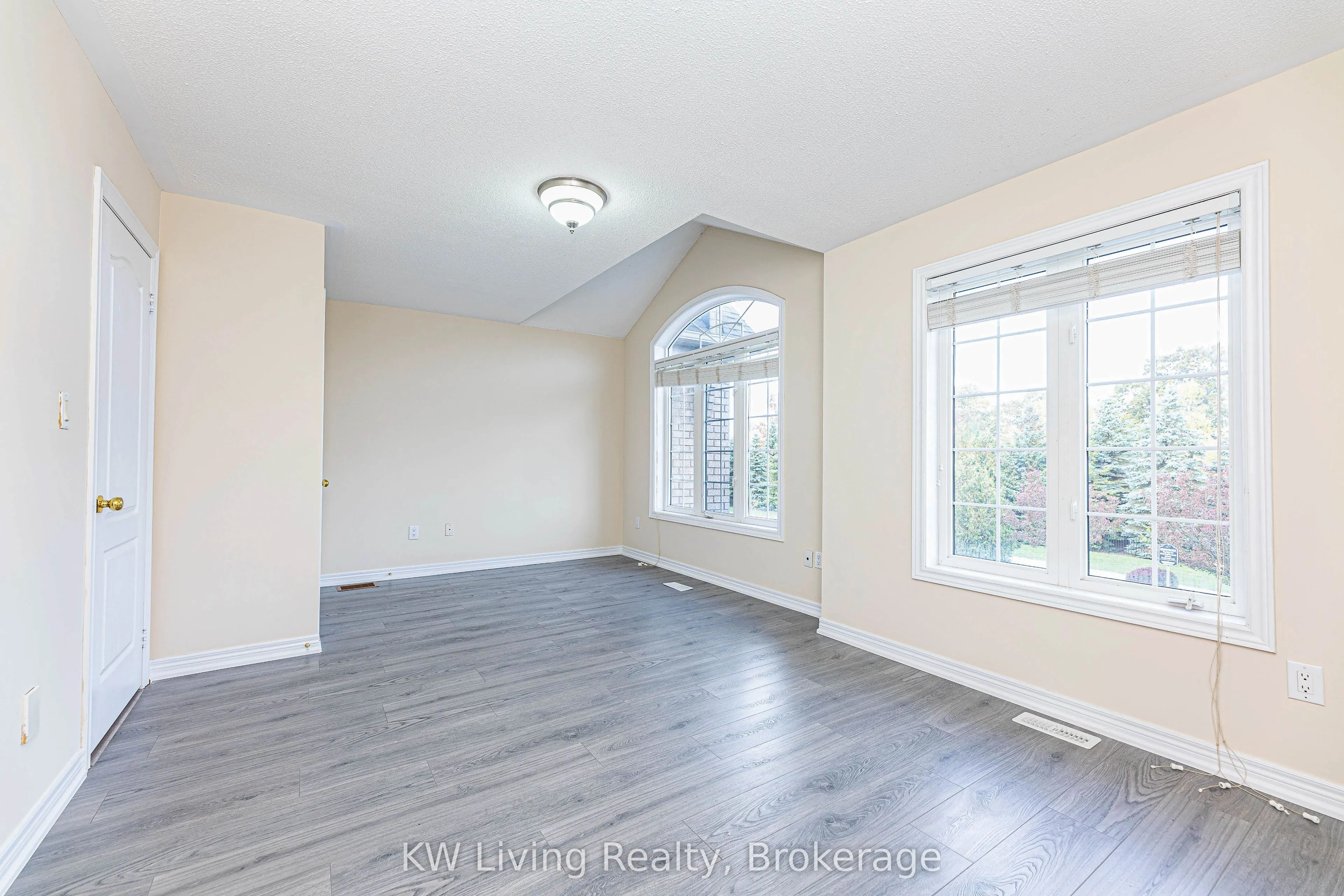 1182 Woodington Lane