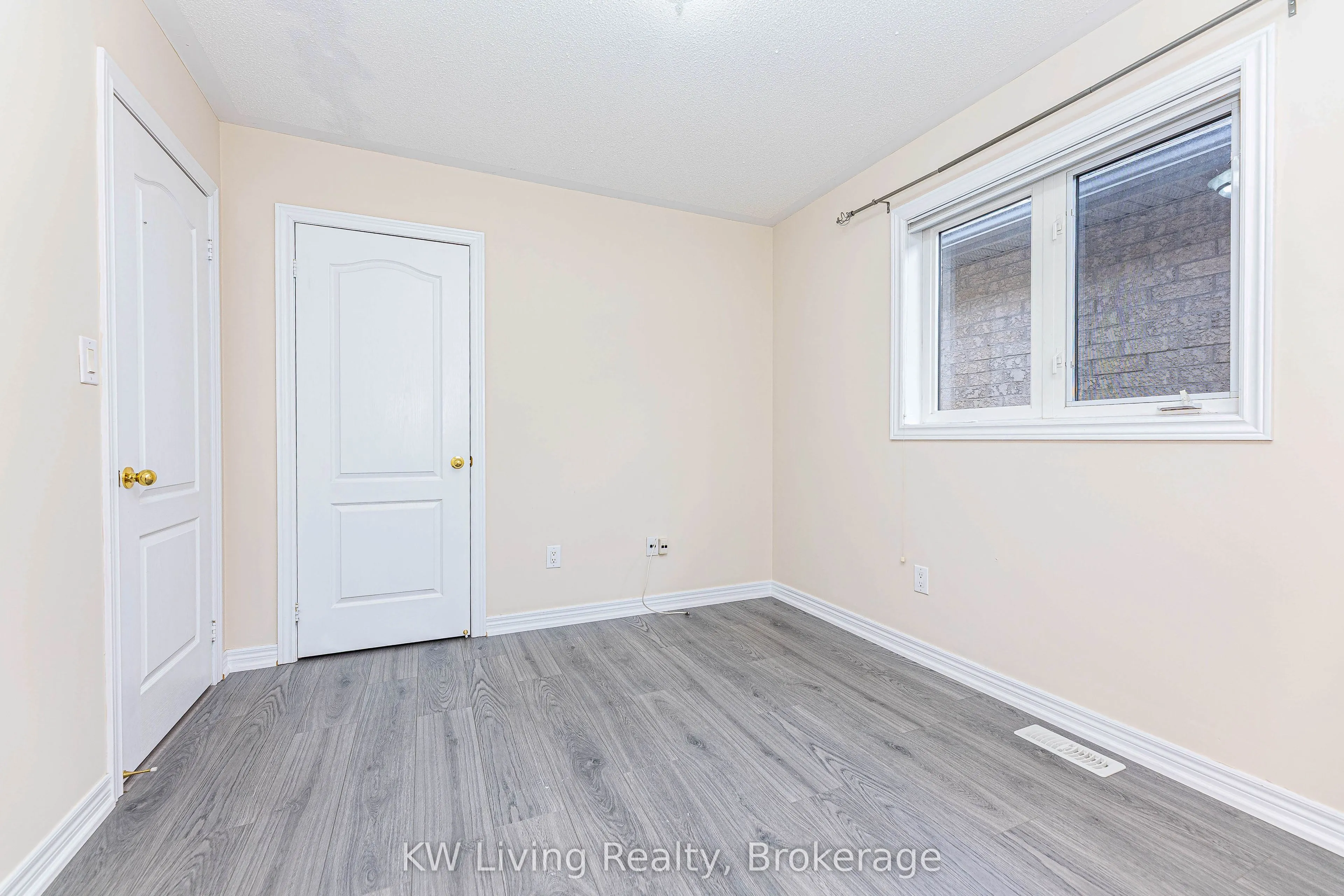 1182 Woodington Lane