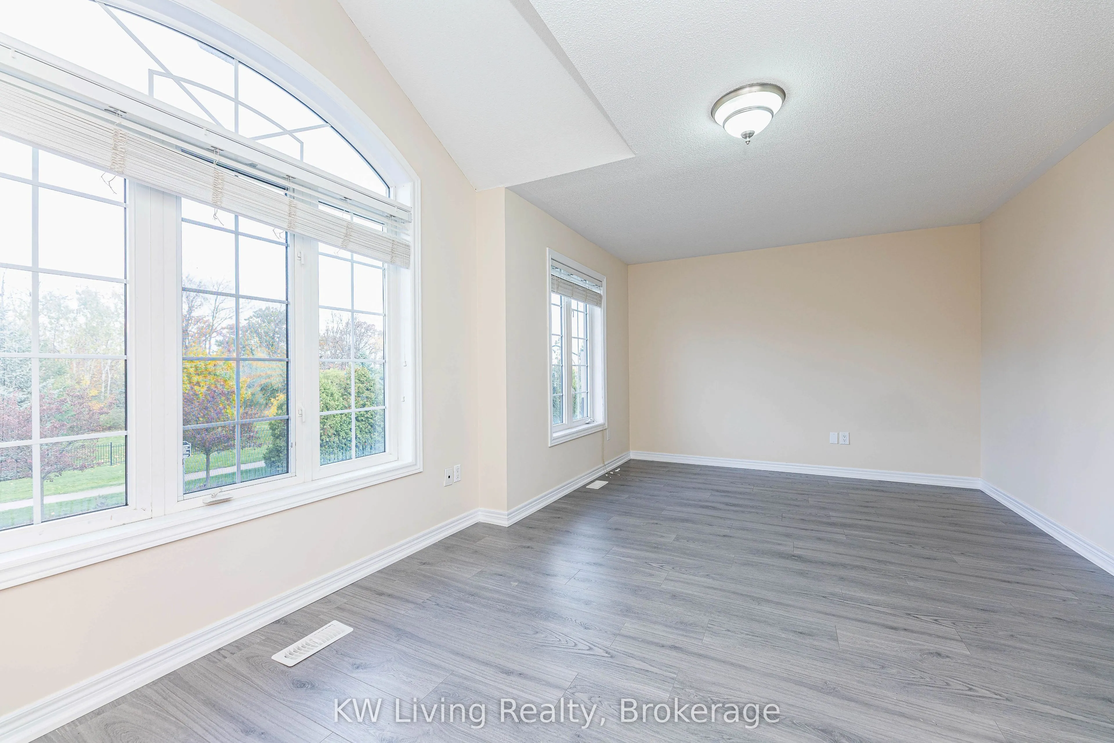 1182 Woodington Lane