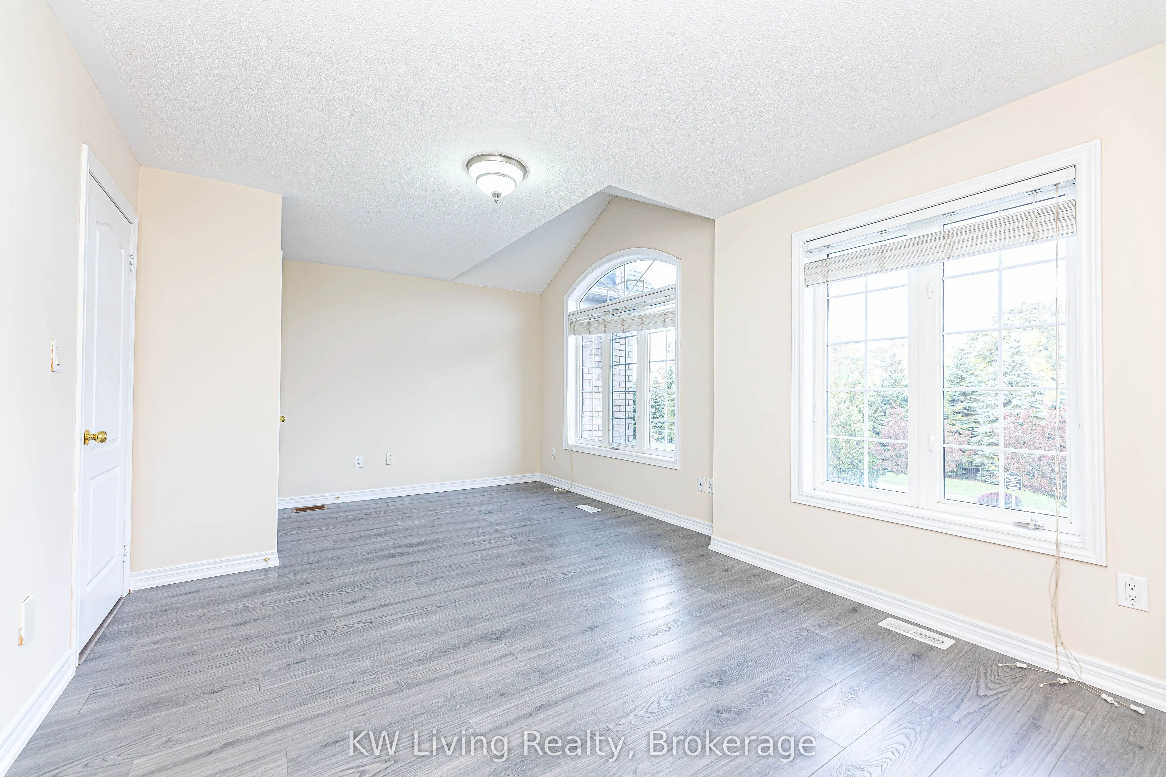 1182 Woodington Lane