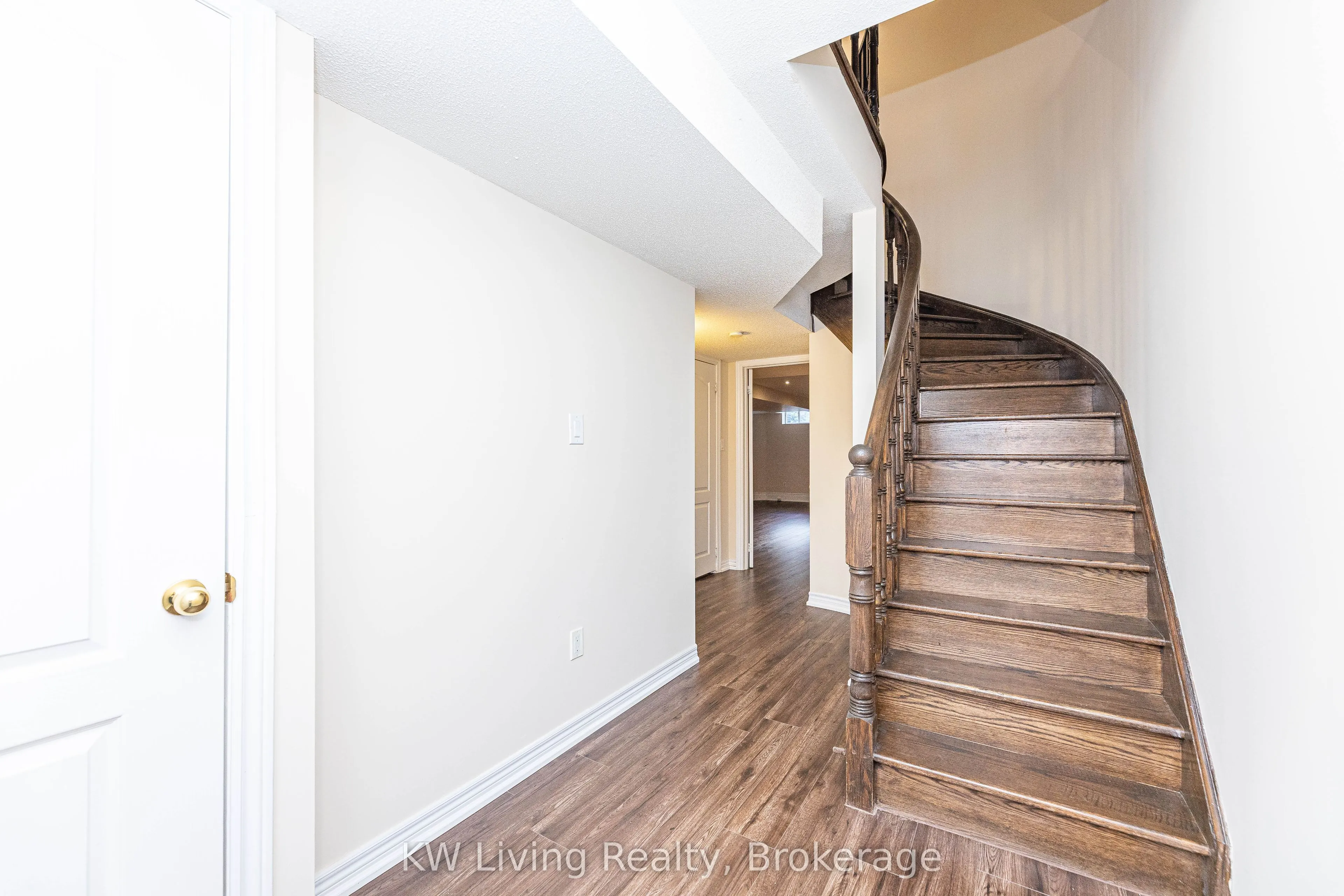 1182 Woodington Lane