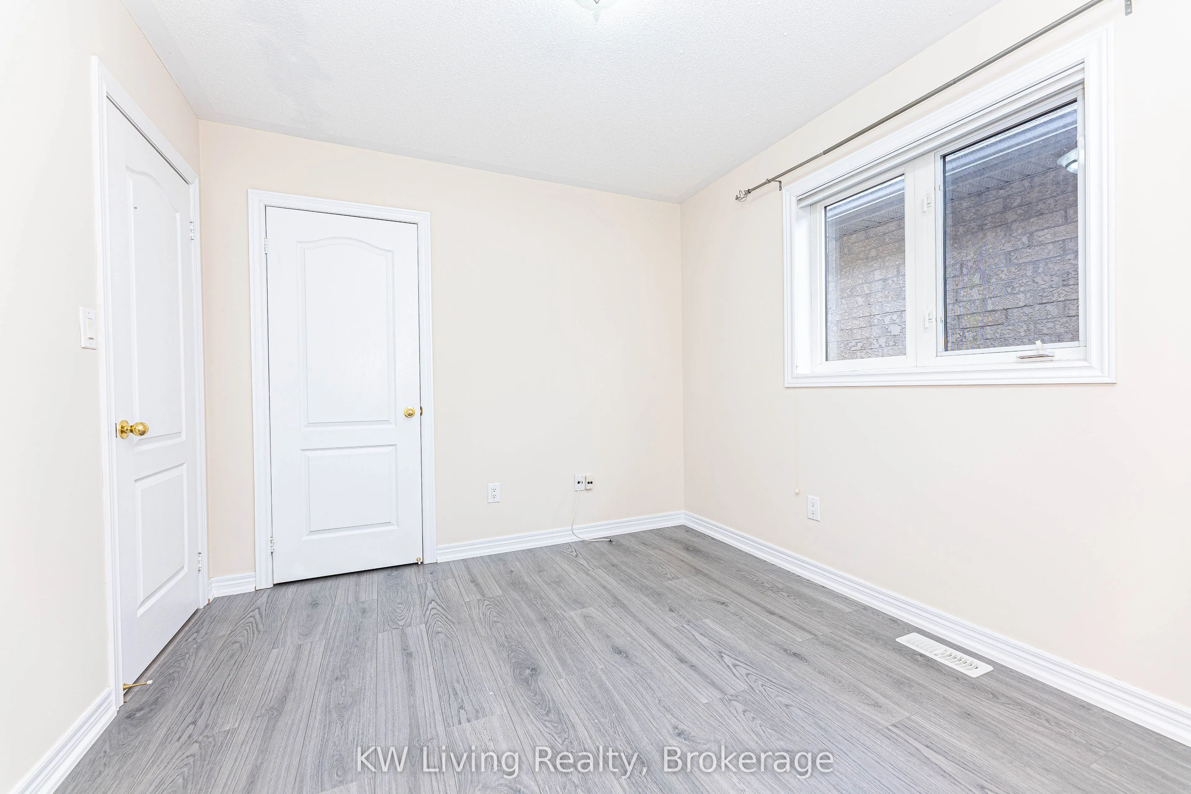 1182 Woodington Lane