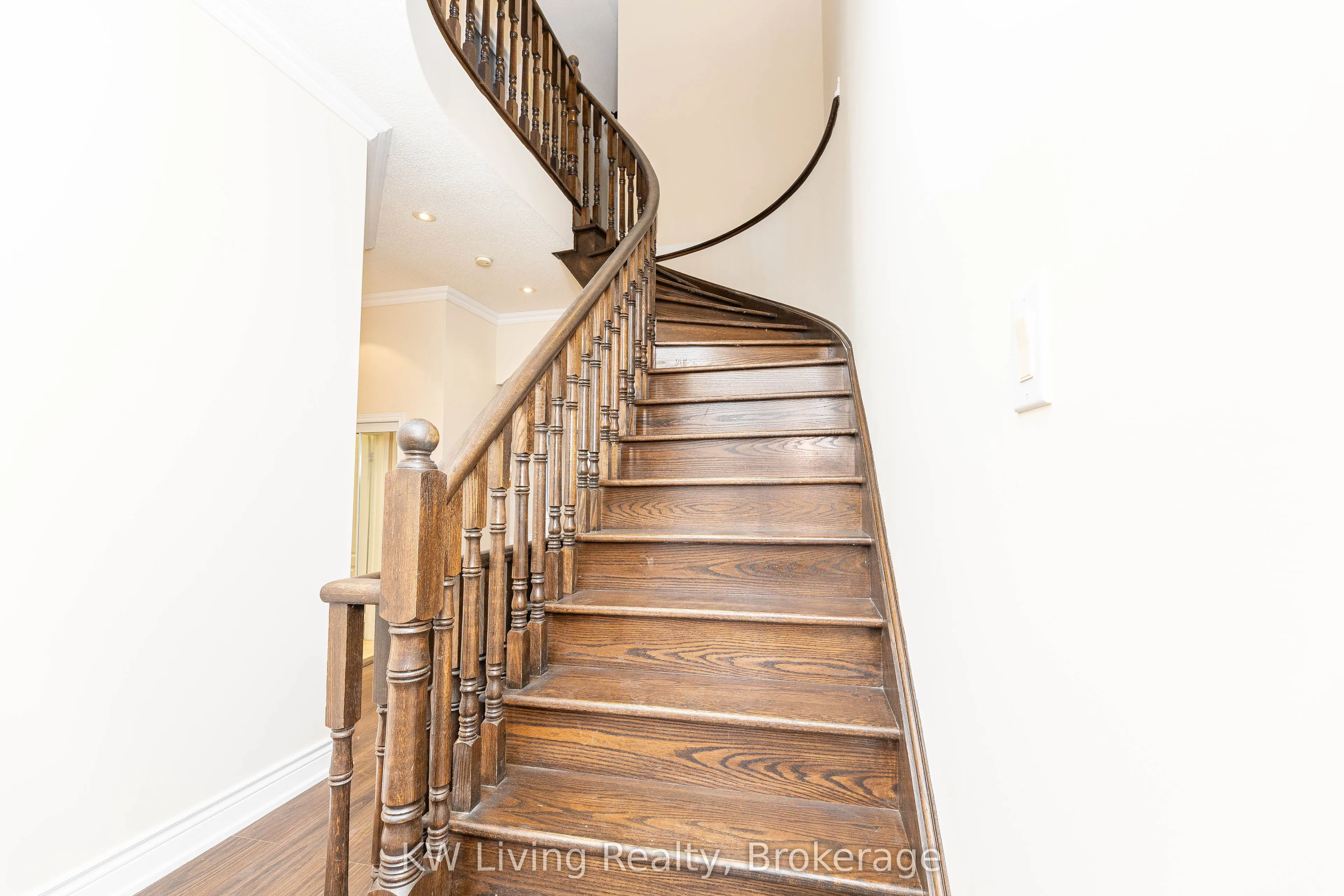 1182 Woodington Lane