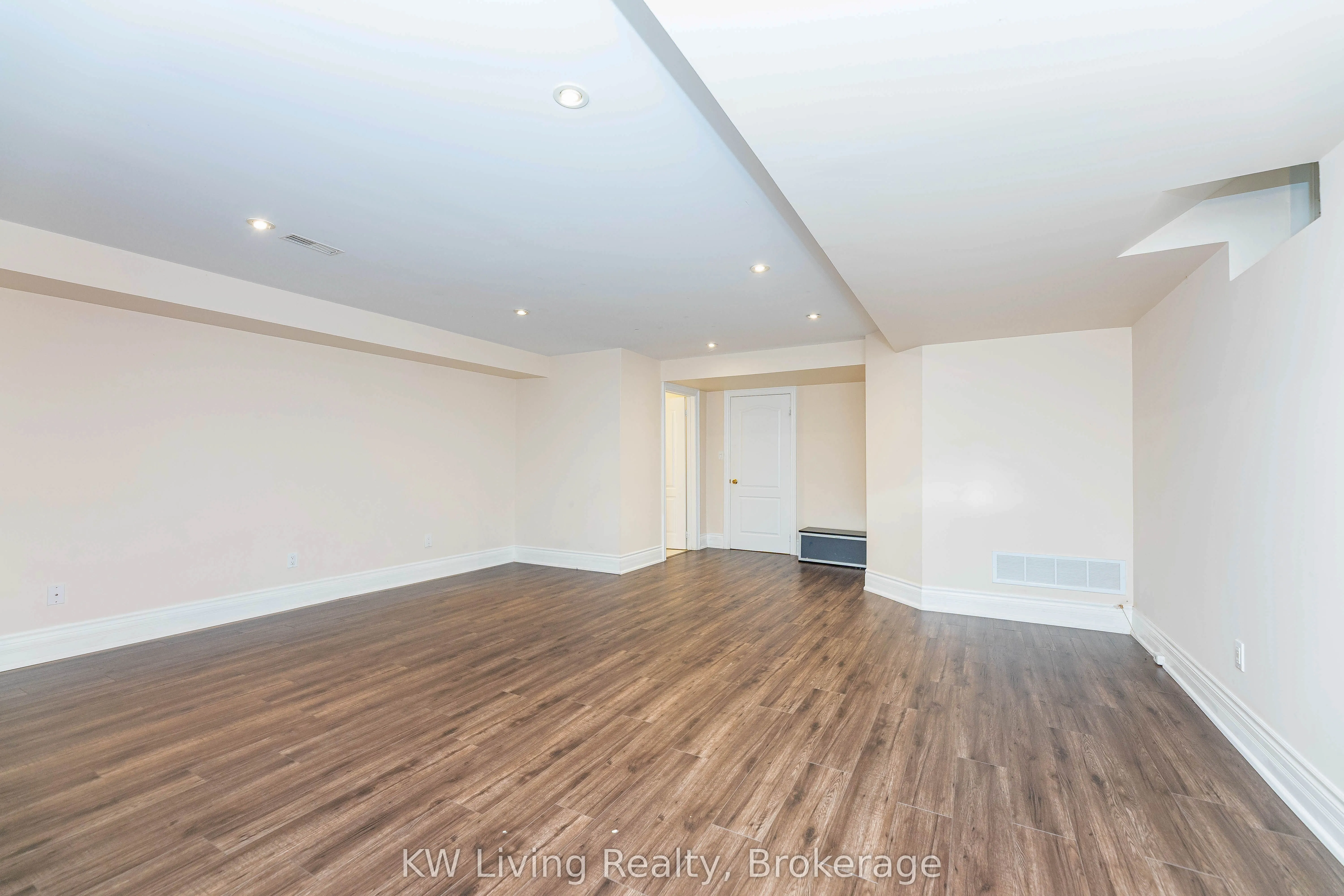 1182 Woodington Lane