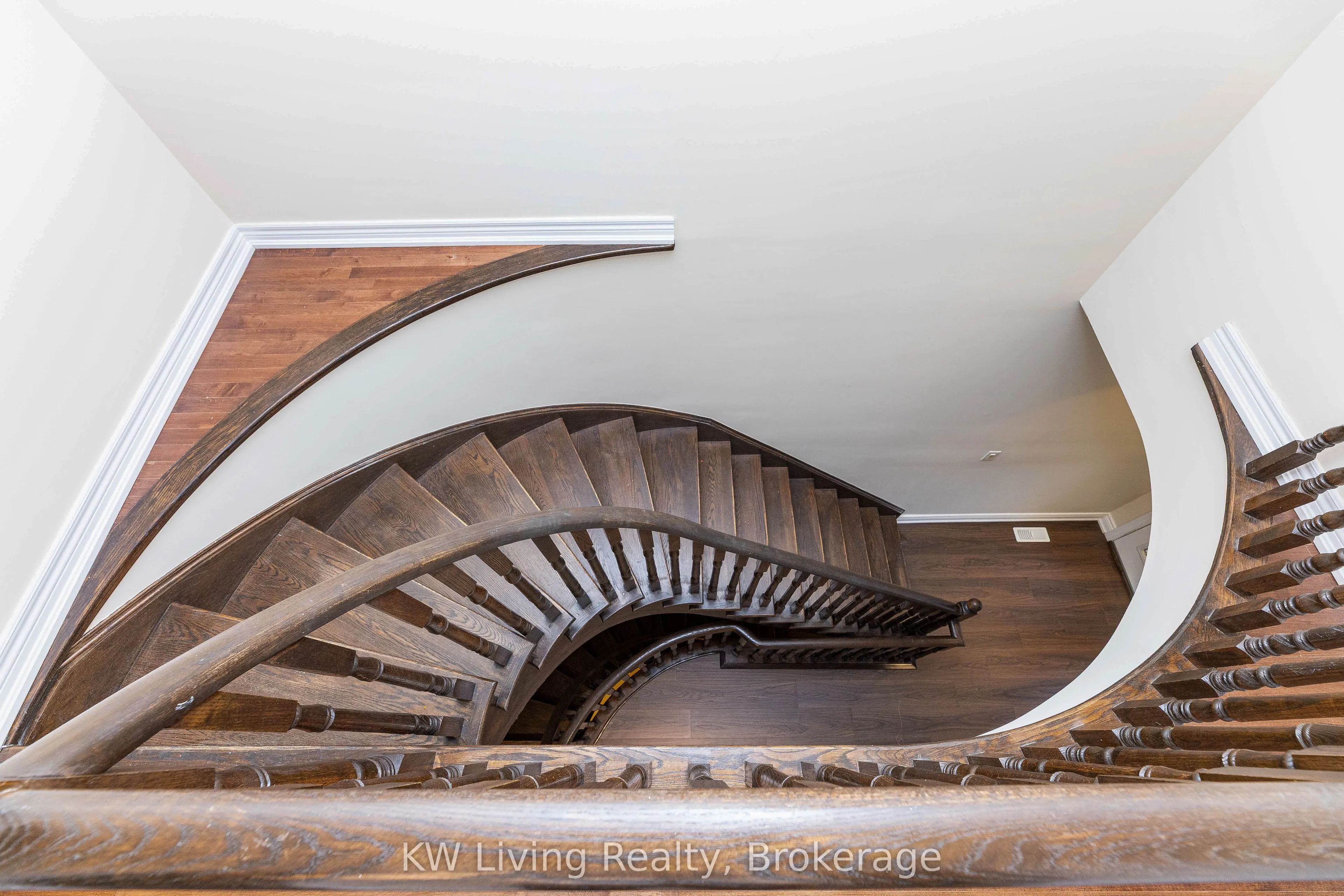 1182 Woodington Lane