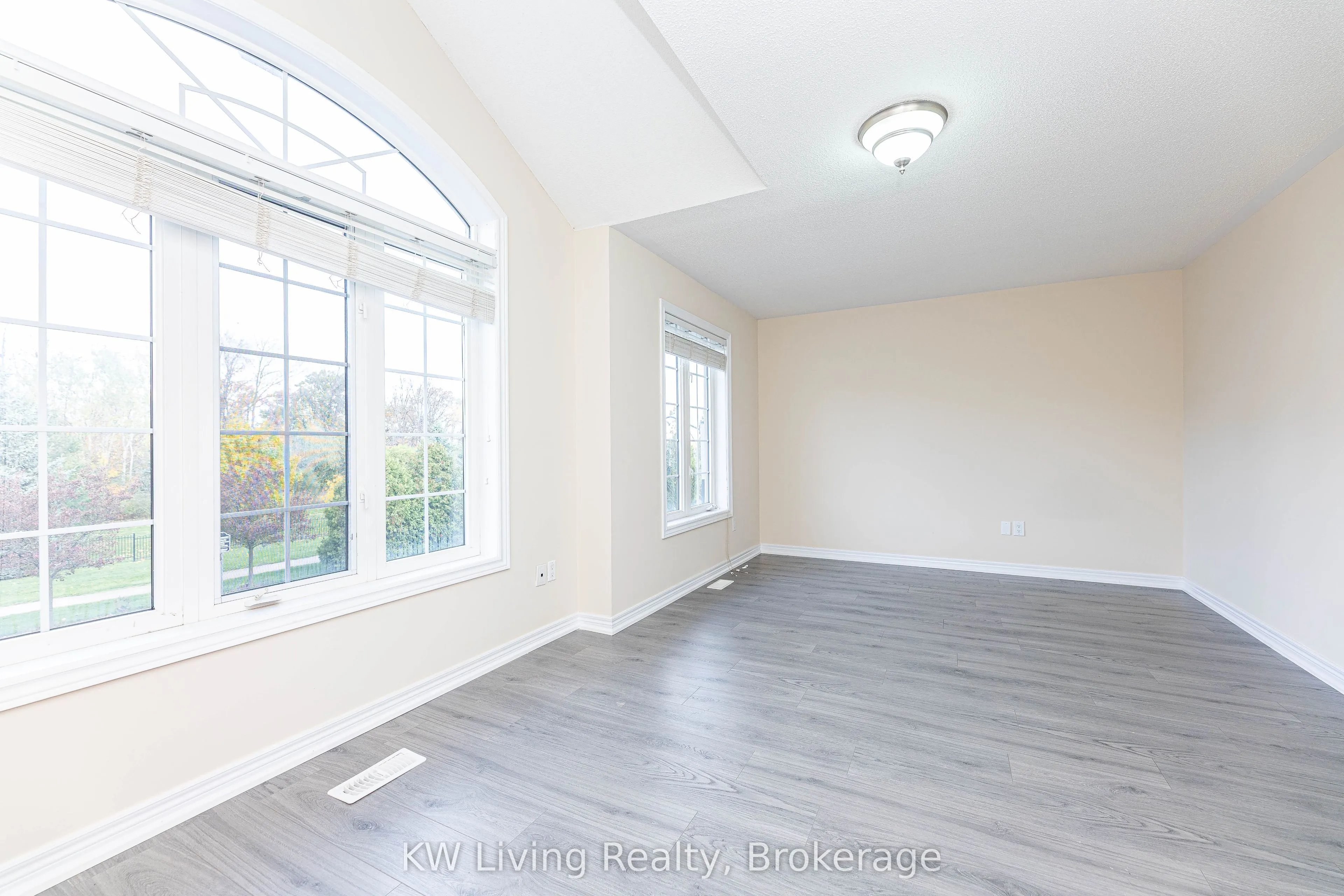 1182 Woodington Lane