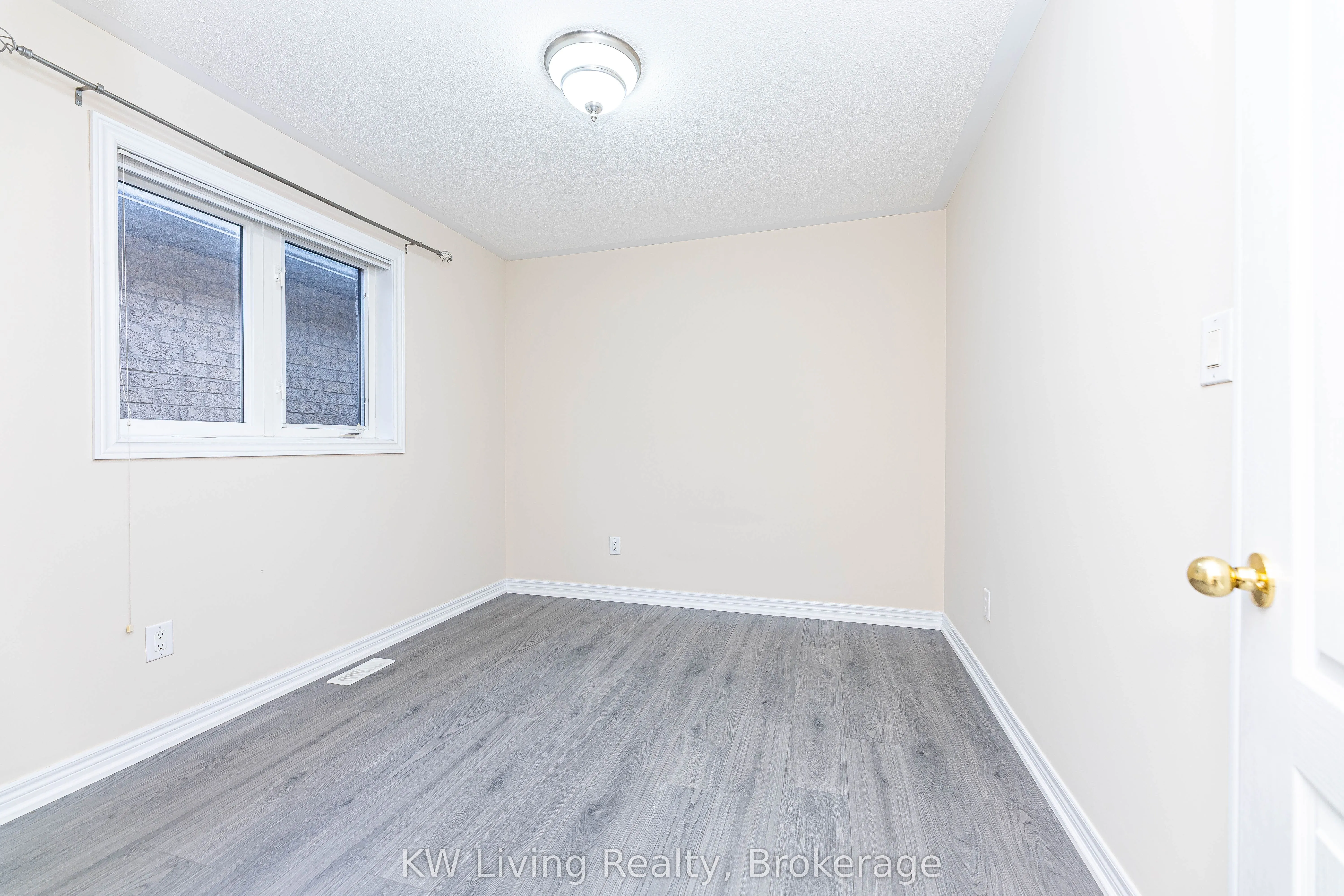 1182 Woodington Lane