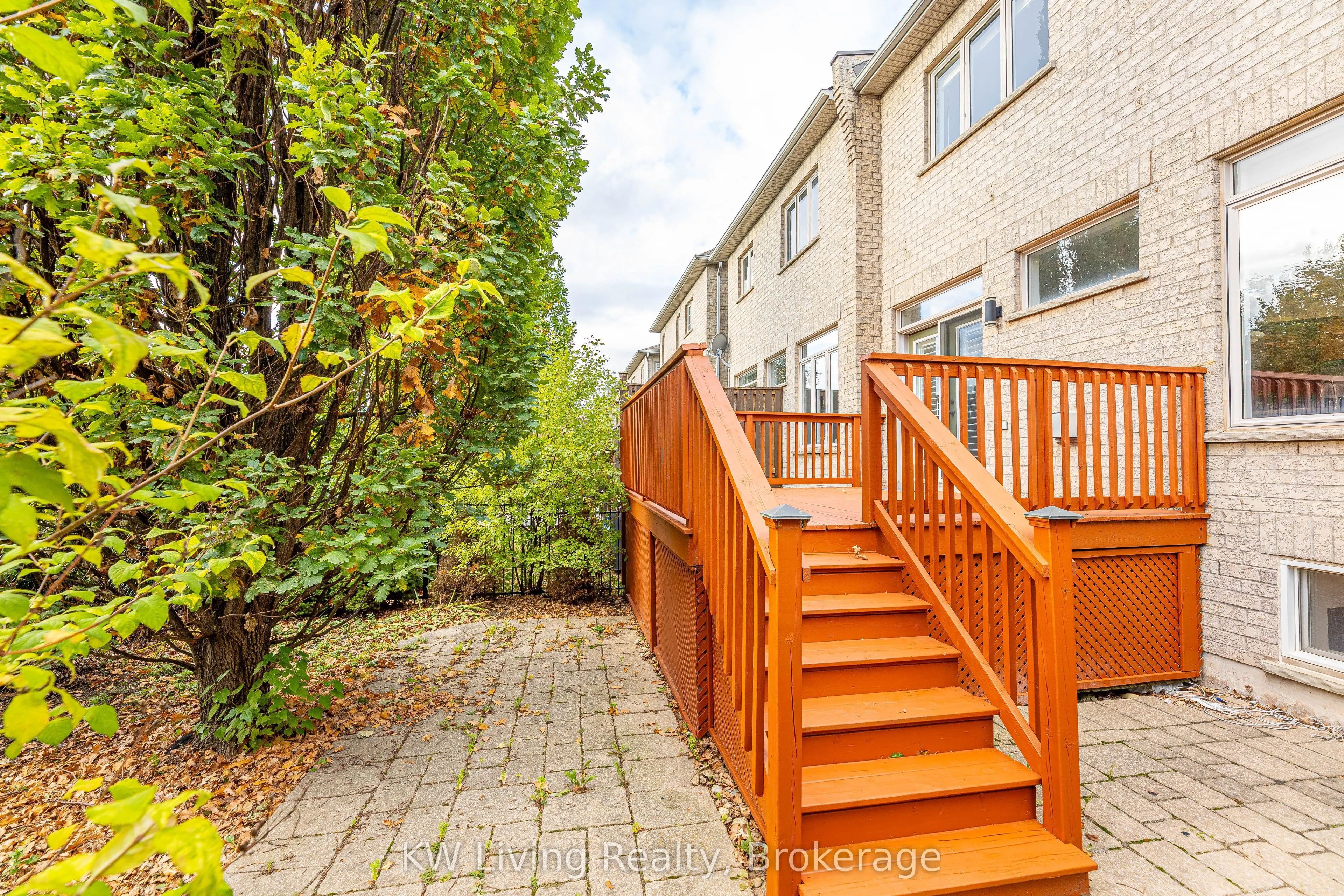 1182 Woodington Lane