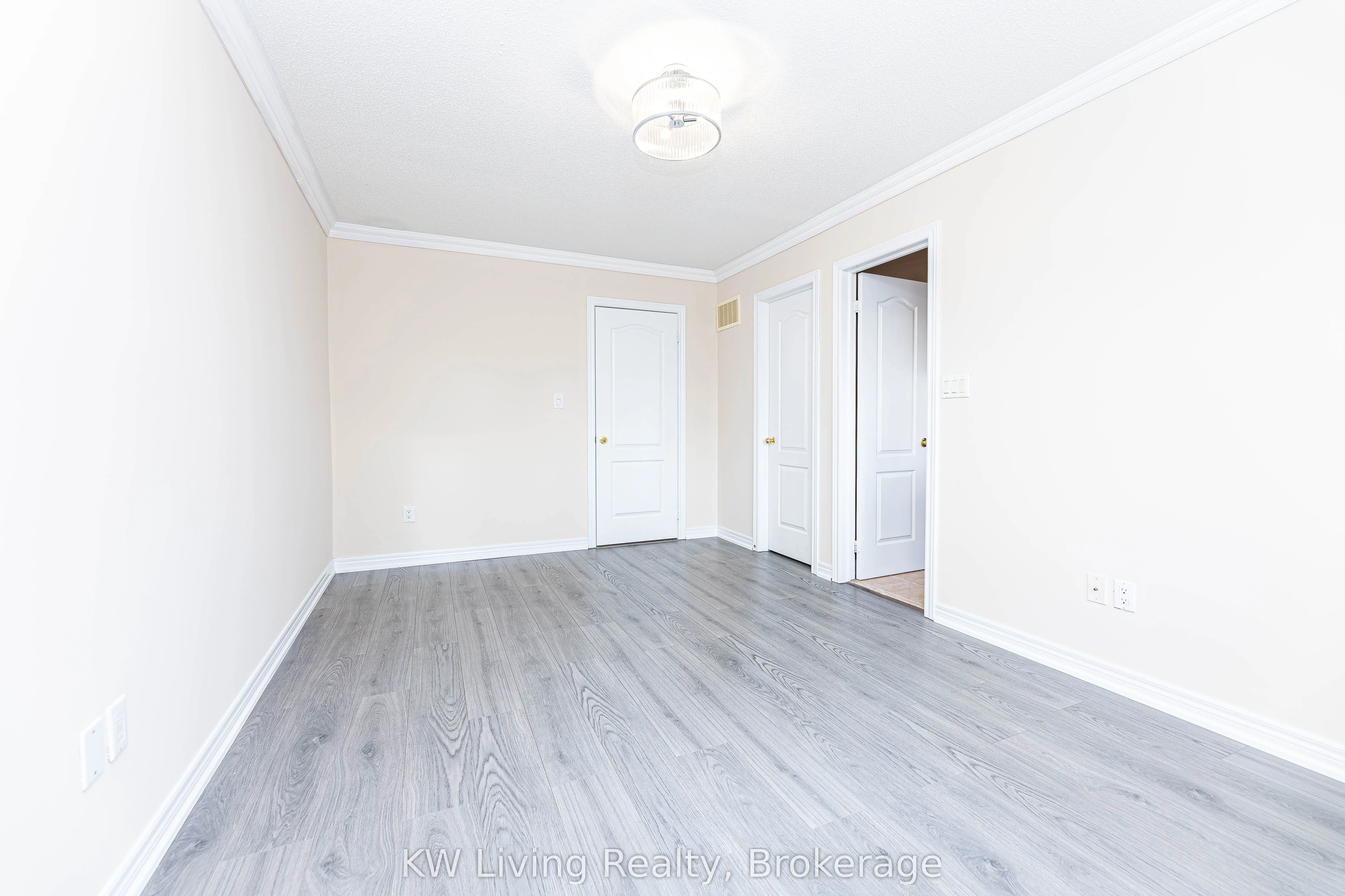 1182 Woodington Lane