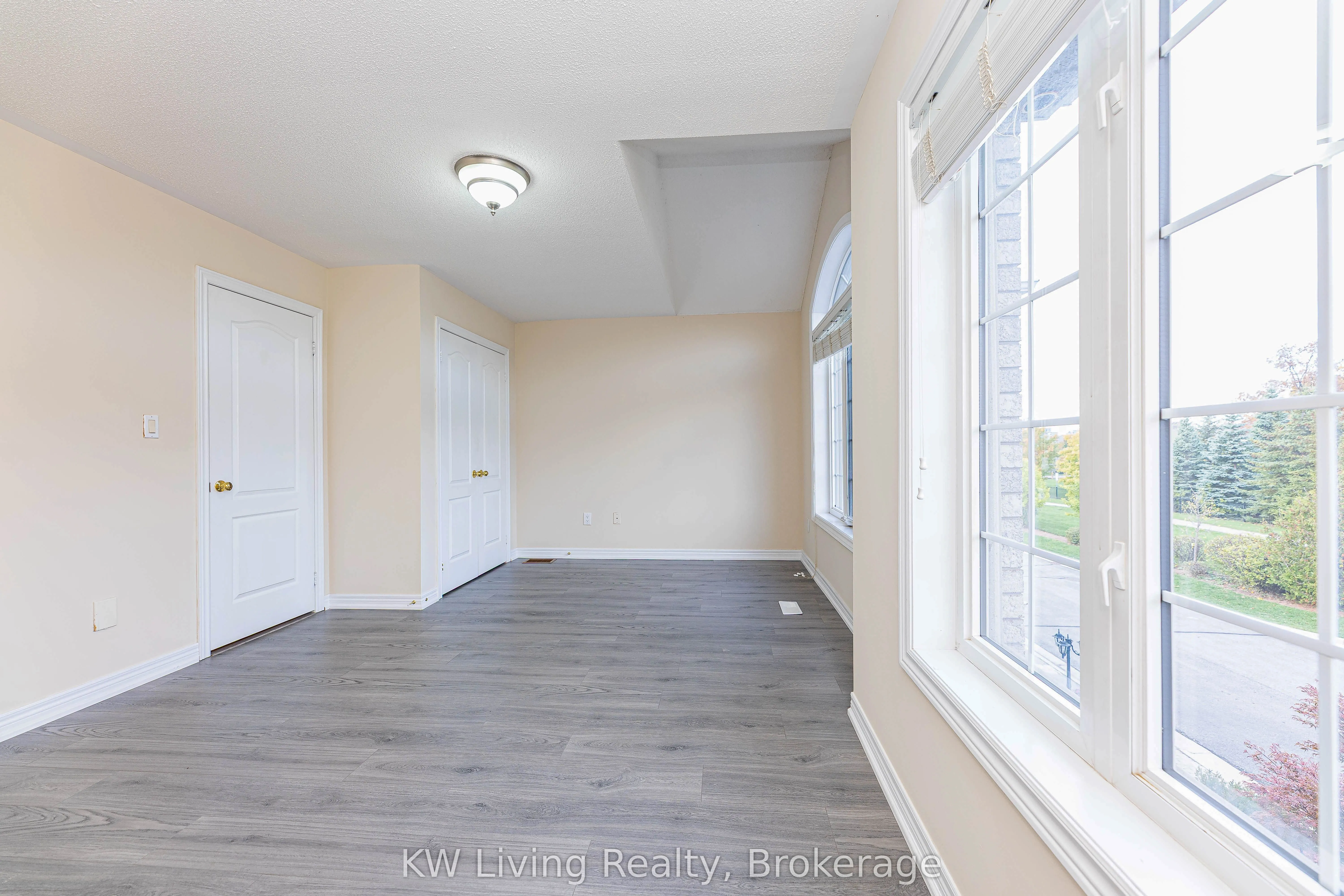 1182 Woodington Lane