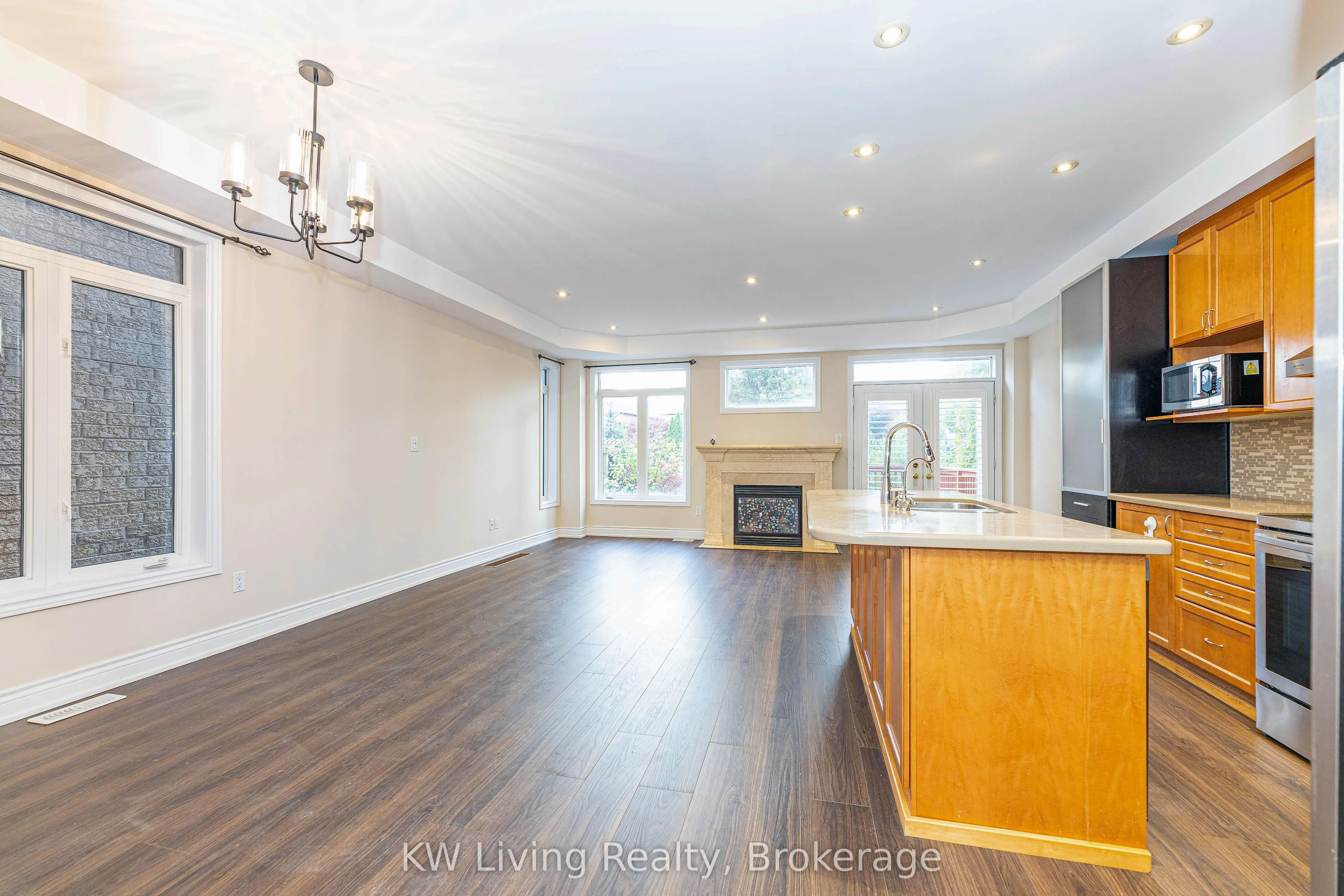 1182 Woodington Lane