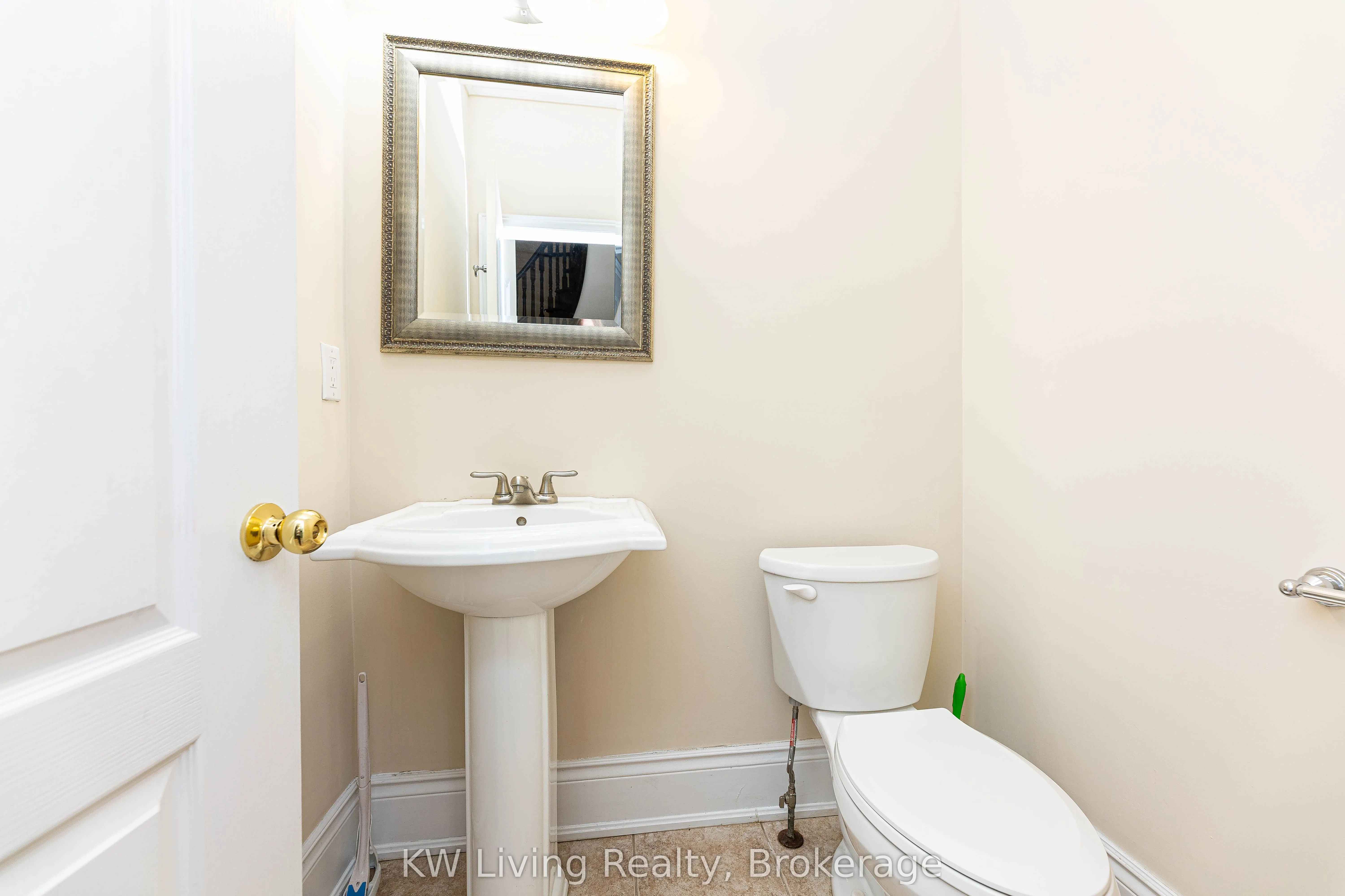 1182 Woodington Lane