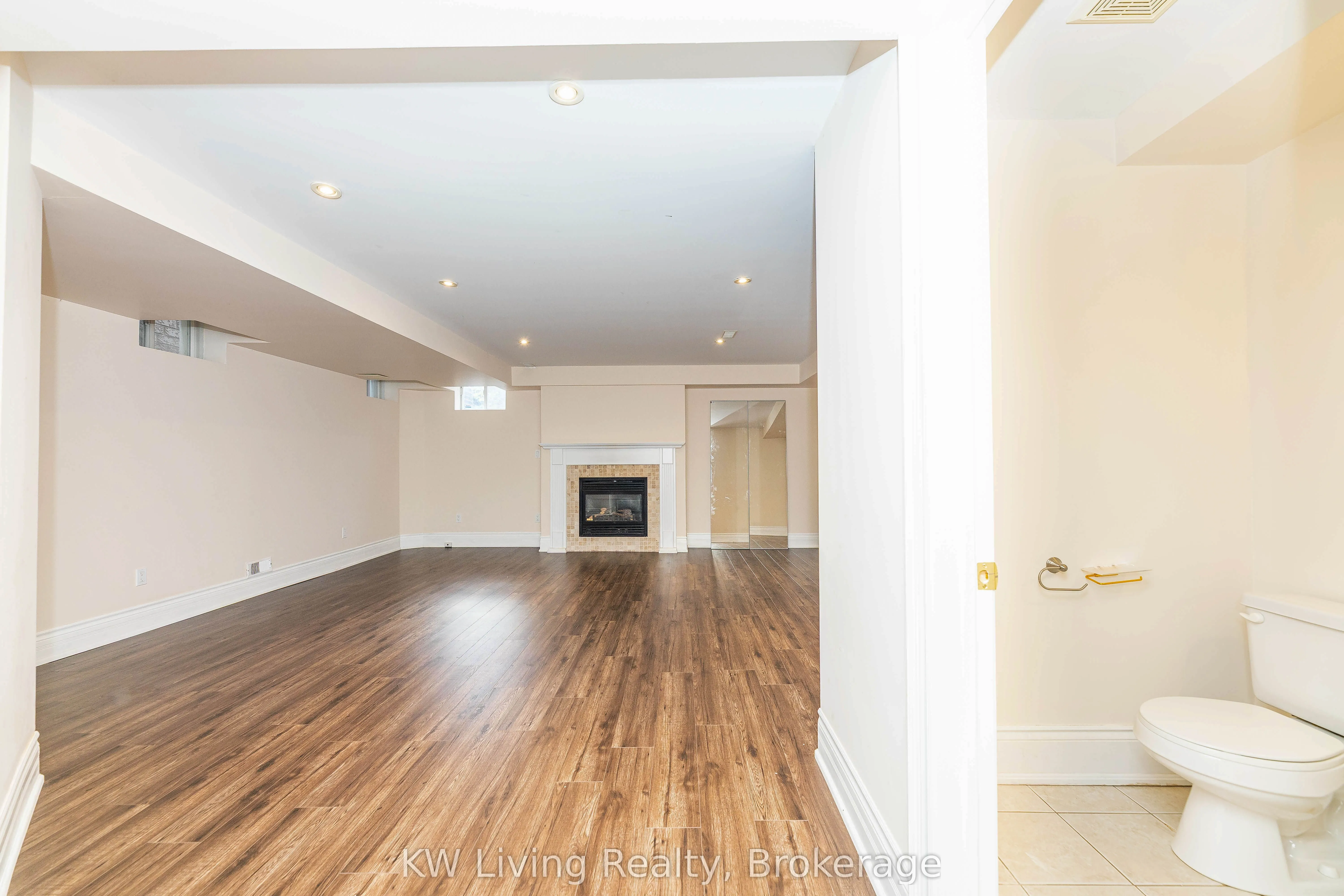 1182 Woodington Lane