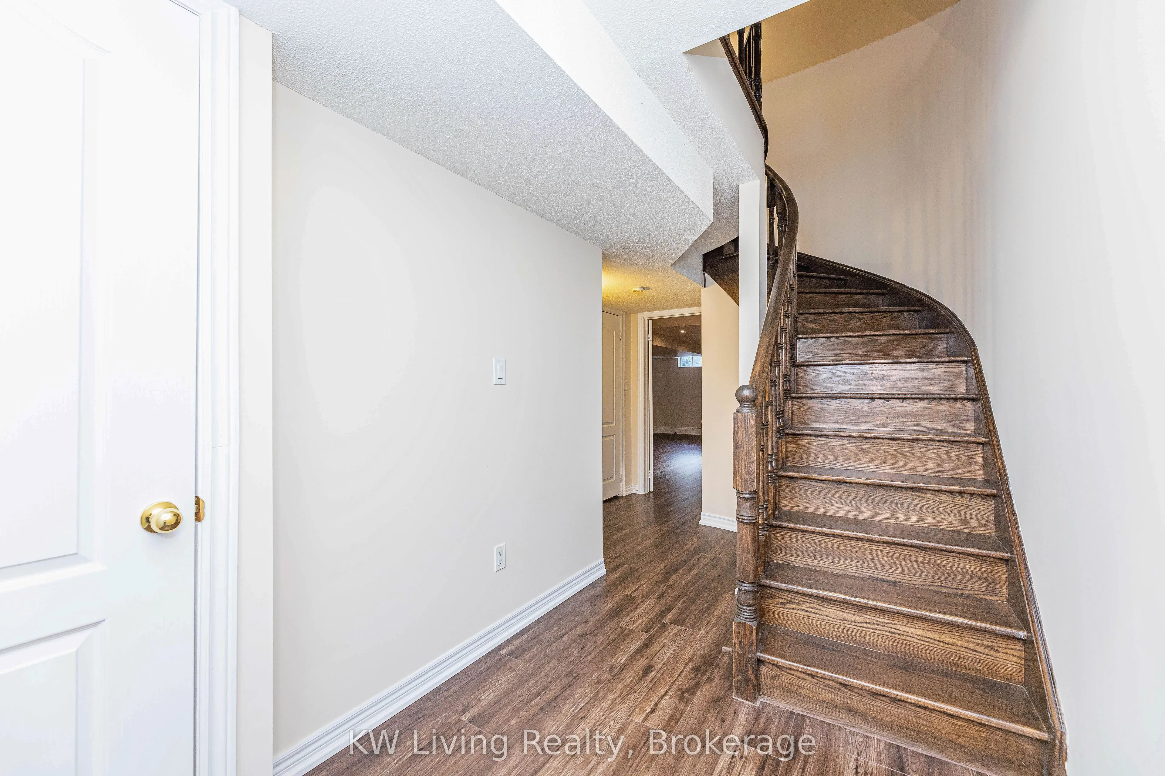 1182 Woodington Lane