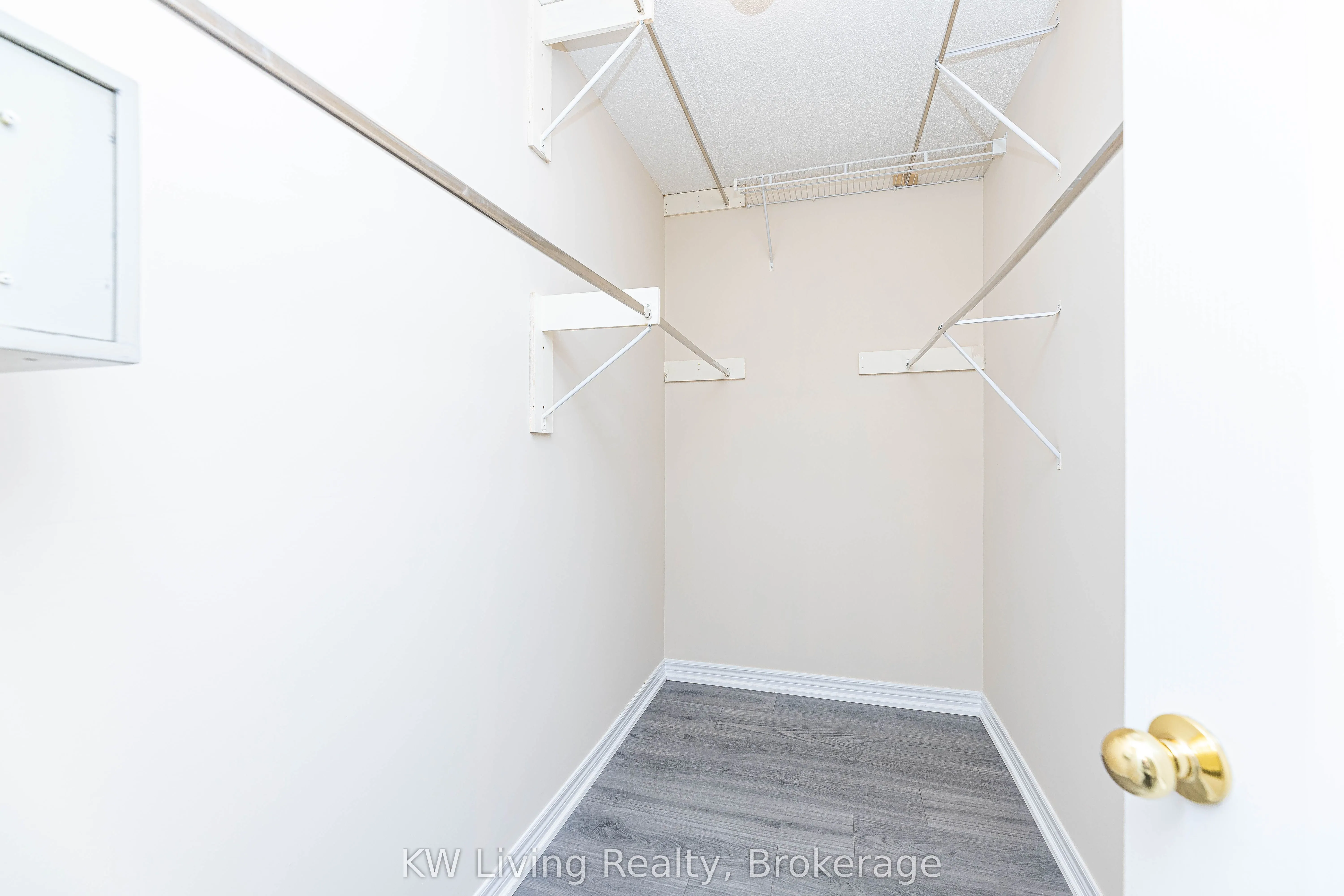 1182 Woodington Lane