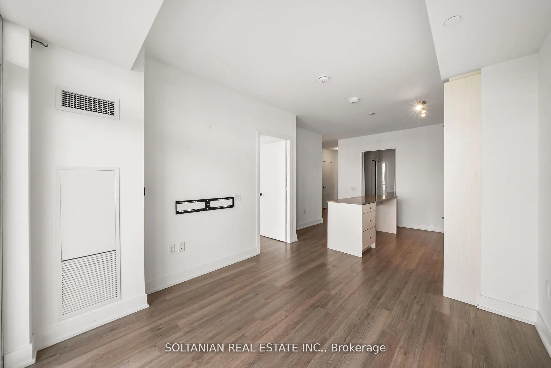 50 George Butchart Drive, #810