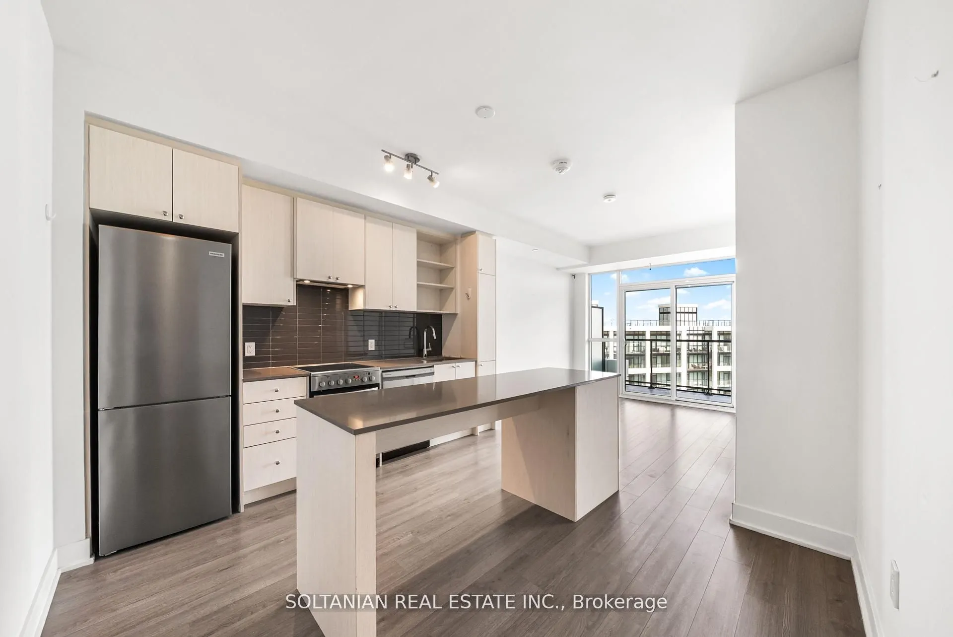 50 George Butchart Drive, #810