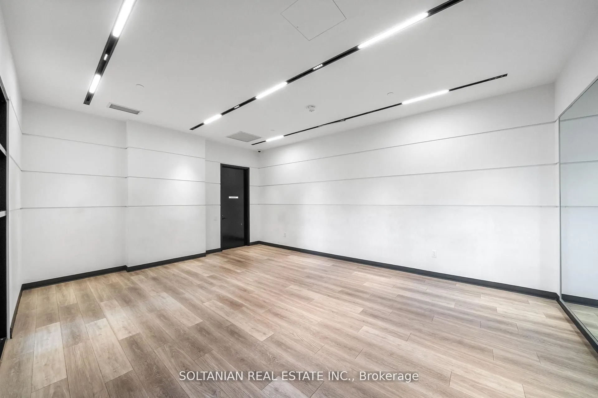 50 George Butchart Drive, #810