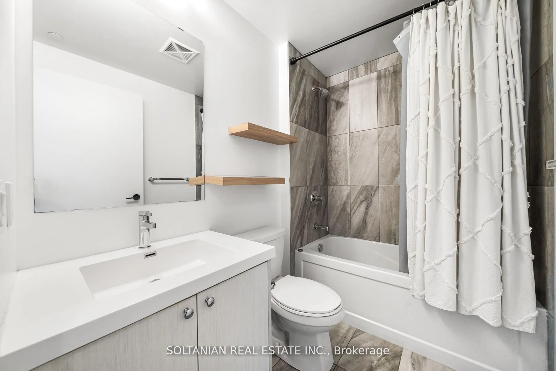 50 George Butchart Drive, #810