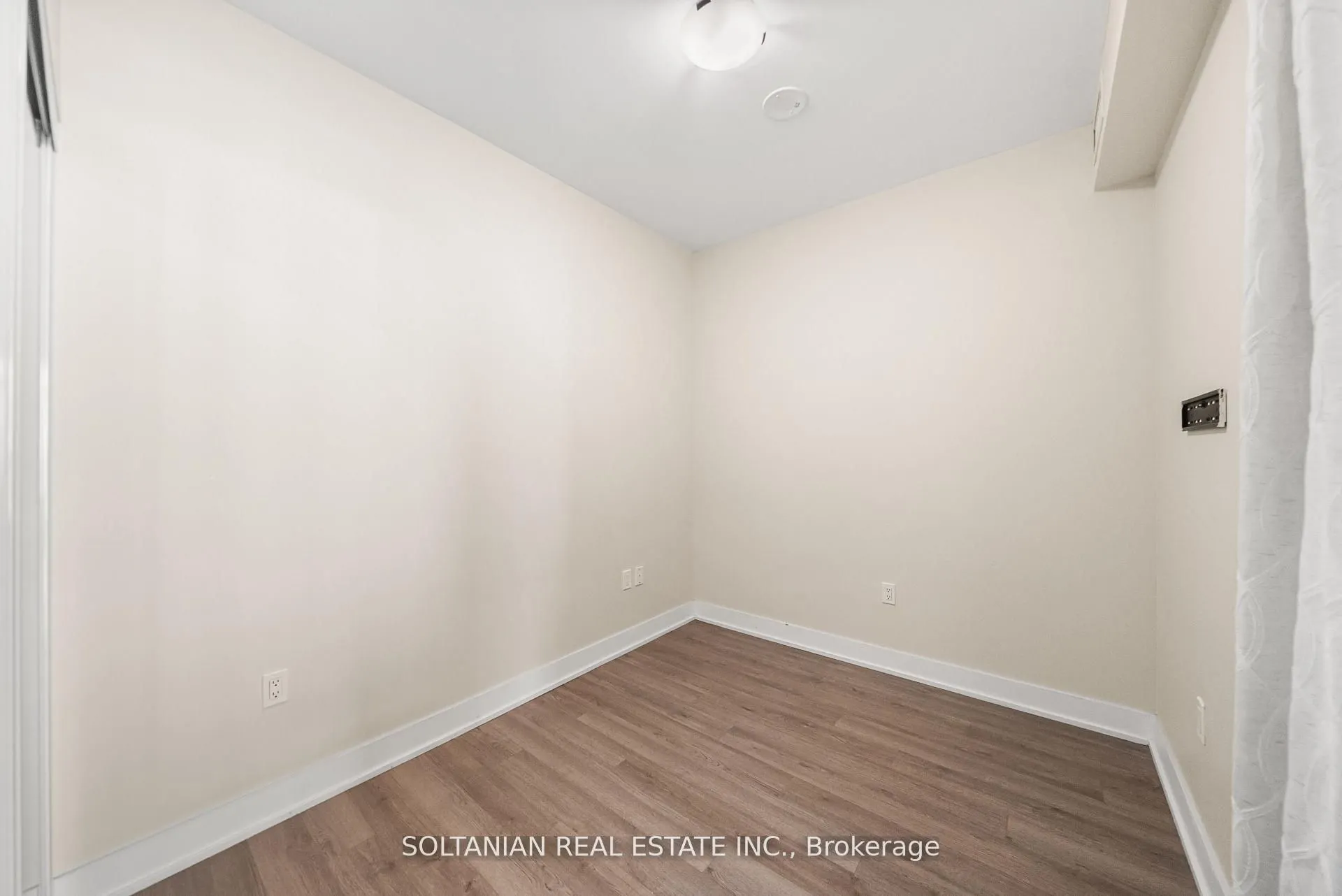 50 George Butchart Drive, #810