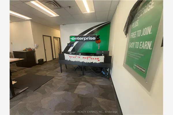 2074 Steeles Avenue E, #18