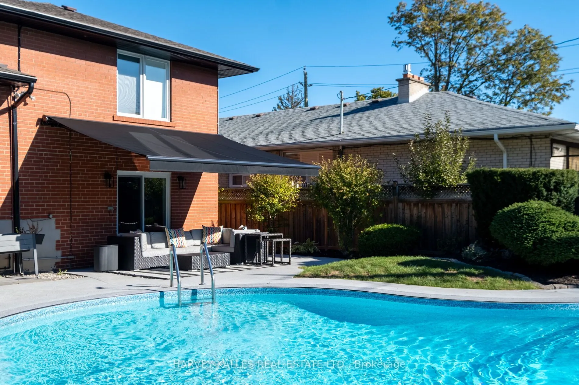 73 Summitcrest Drive