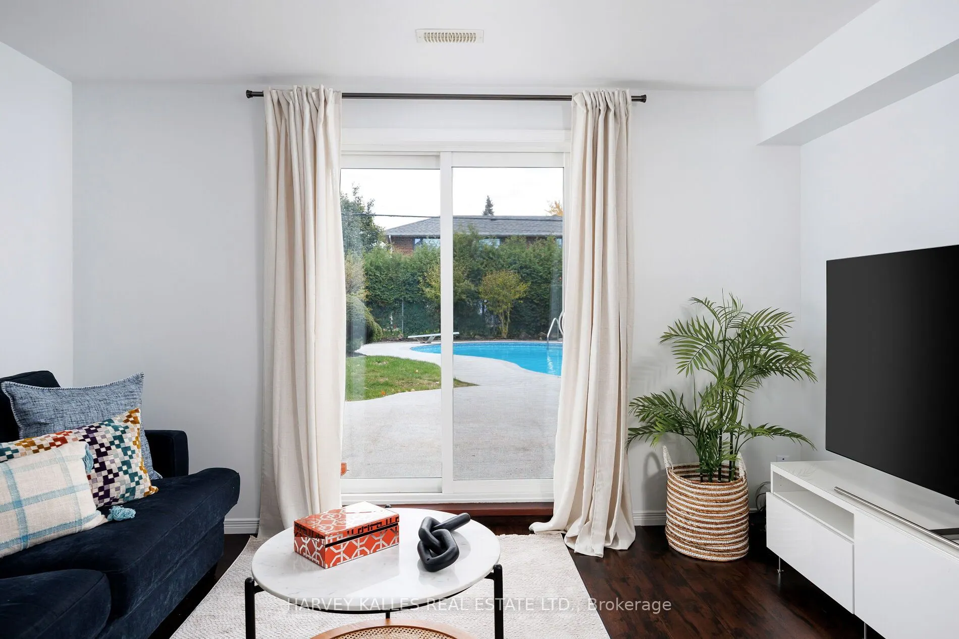 73 Summitcrest Drive