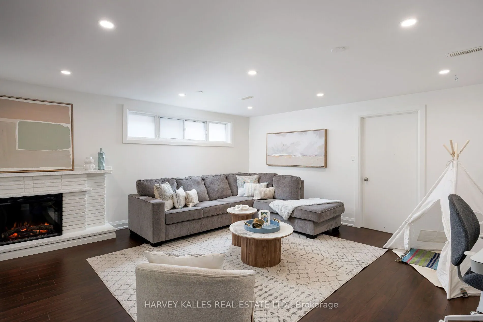 73 Summitcrest Drive