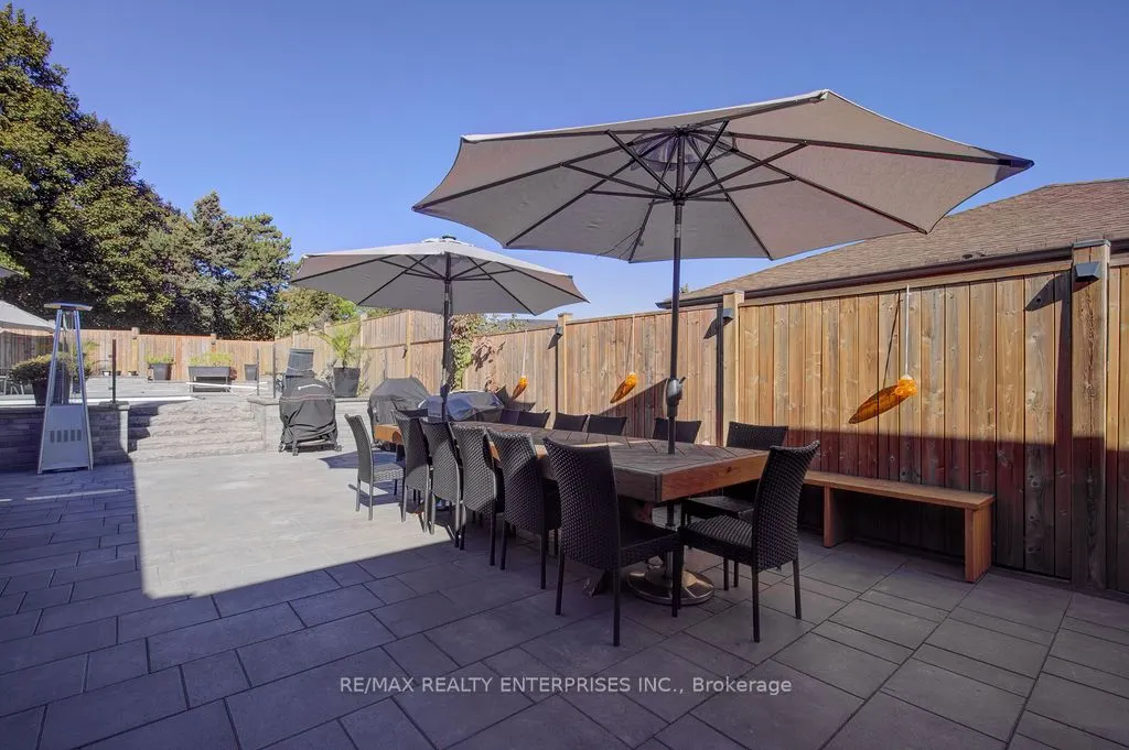 8 Deerfield Crescent