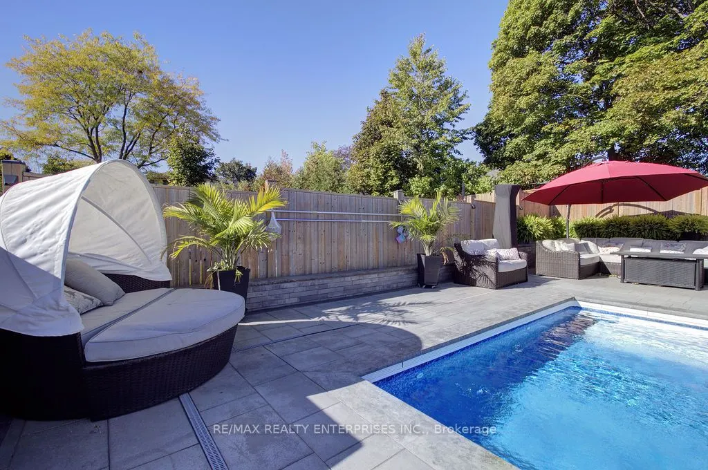 8 Deerfield Crescent