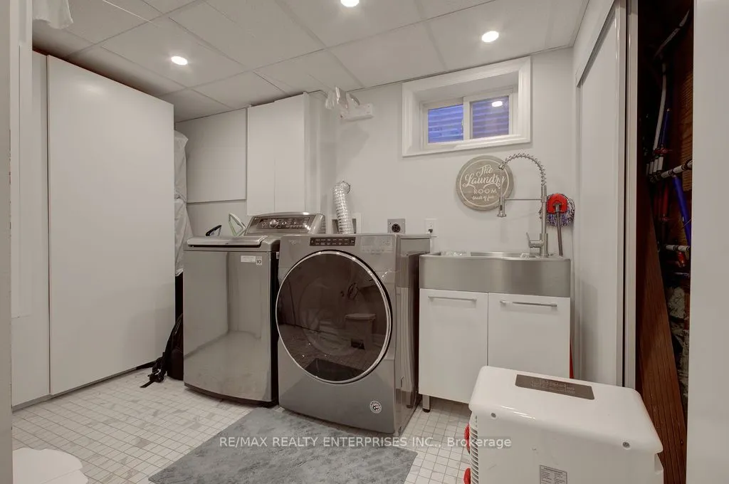 8 Deerfield Crescent