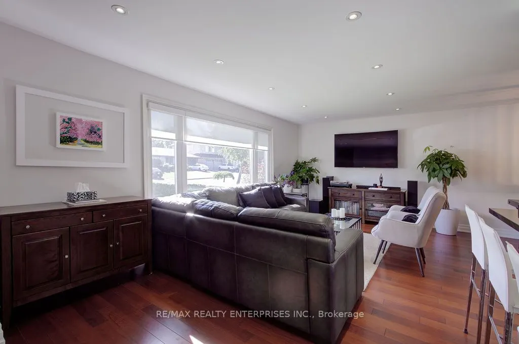 8 Deerfield Crescent