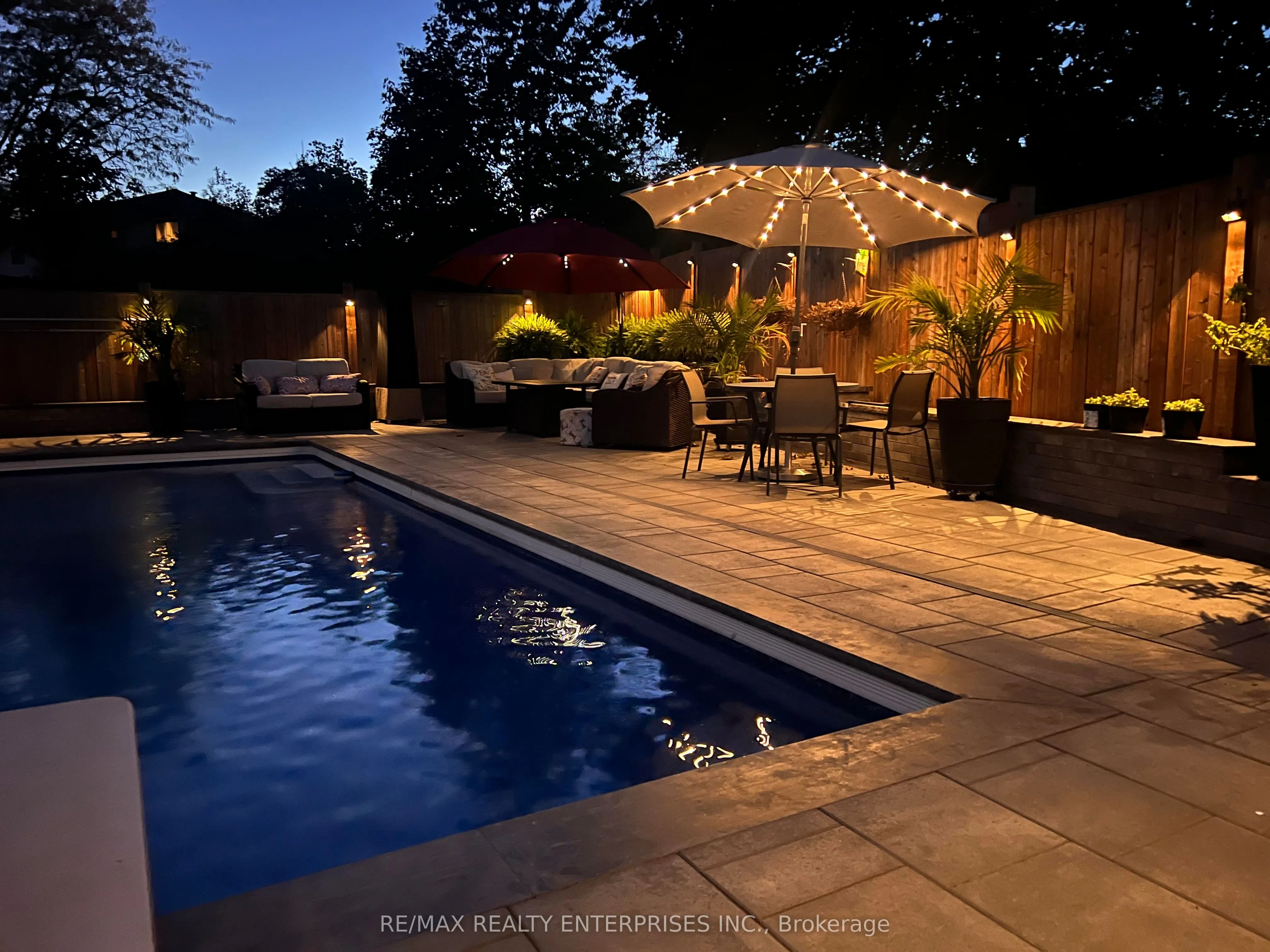 8 Deerfield Crescent