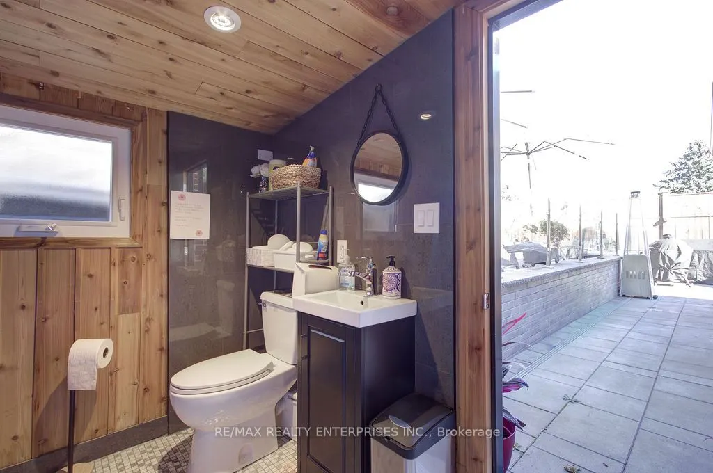 8 Deerfield Crescent