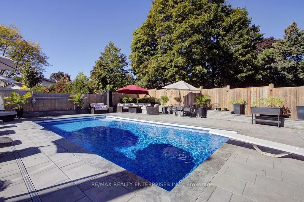 8 Deerfield Crescent