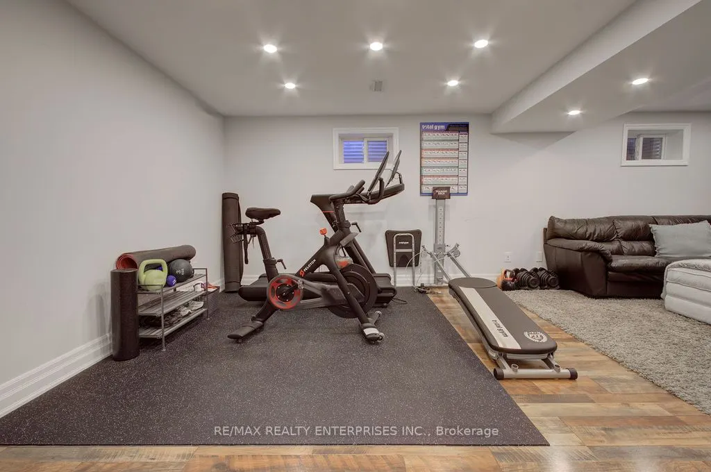 8 Deerfield Crescent