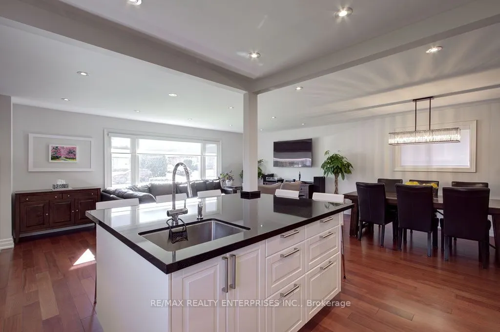 8 Deerfield Crescent