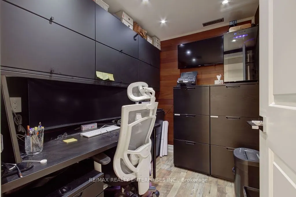 8 Deerfield Crescent